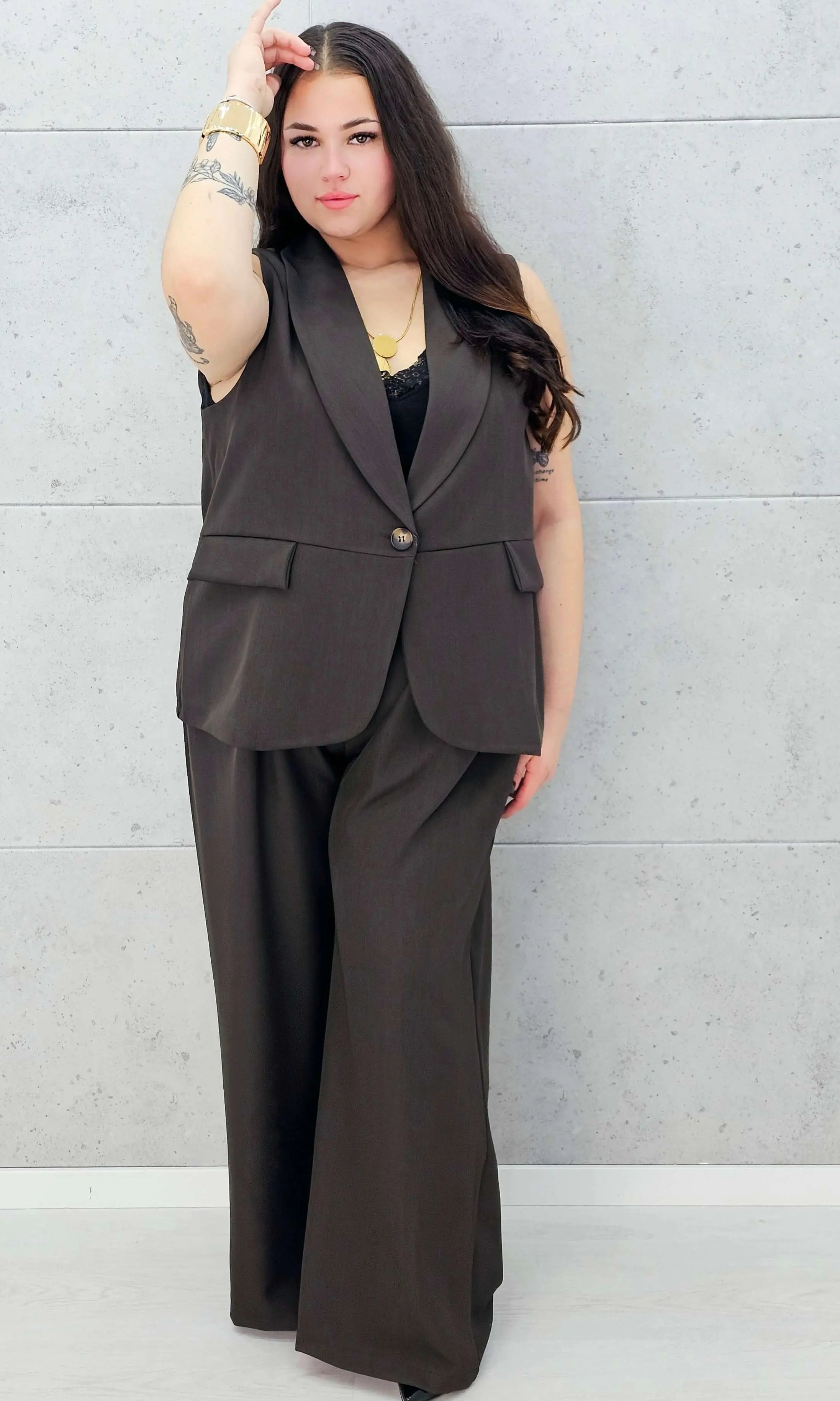 Komplet z kamizelką plus size – elegancka moda XXL na każdą okazję Stylowa XL