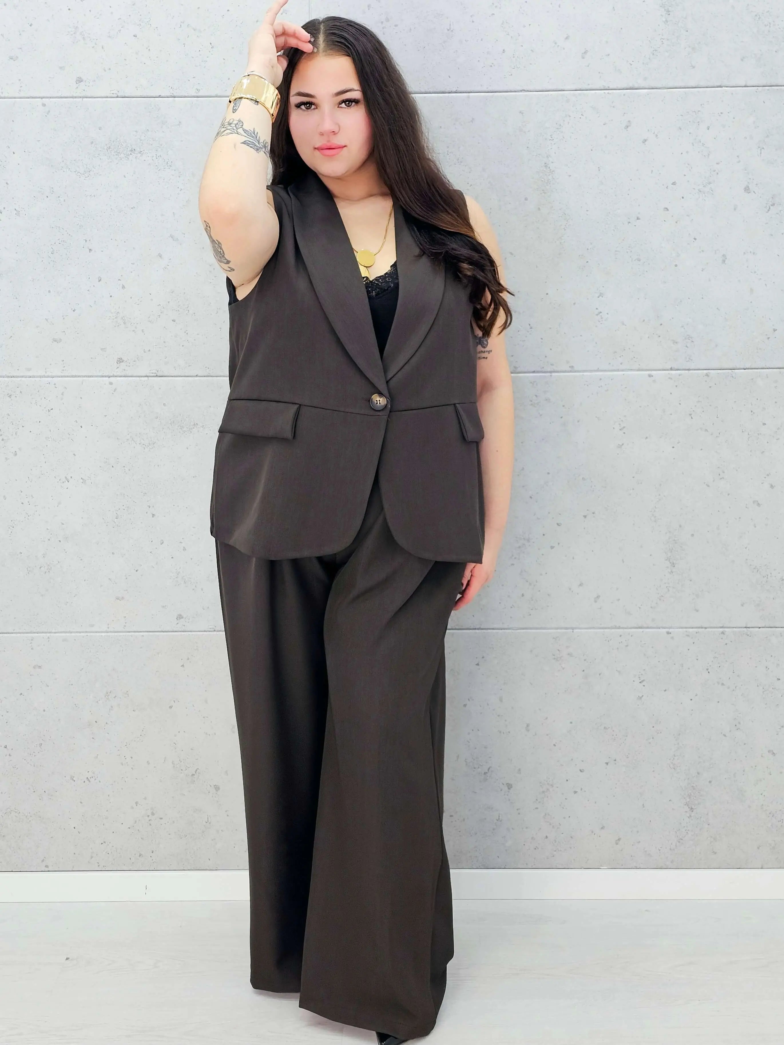 Komplet z kamizelką plus size – elegancka moda XXL na każdą okazję Stylowa XL