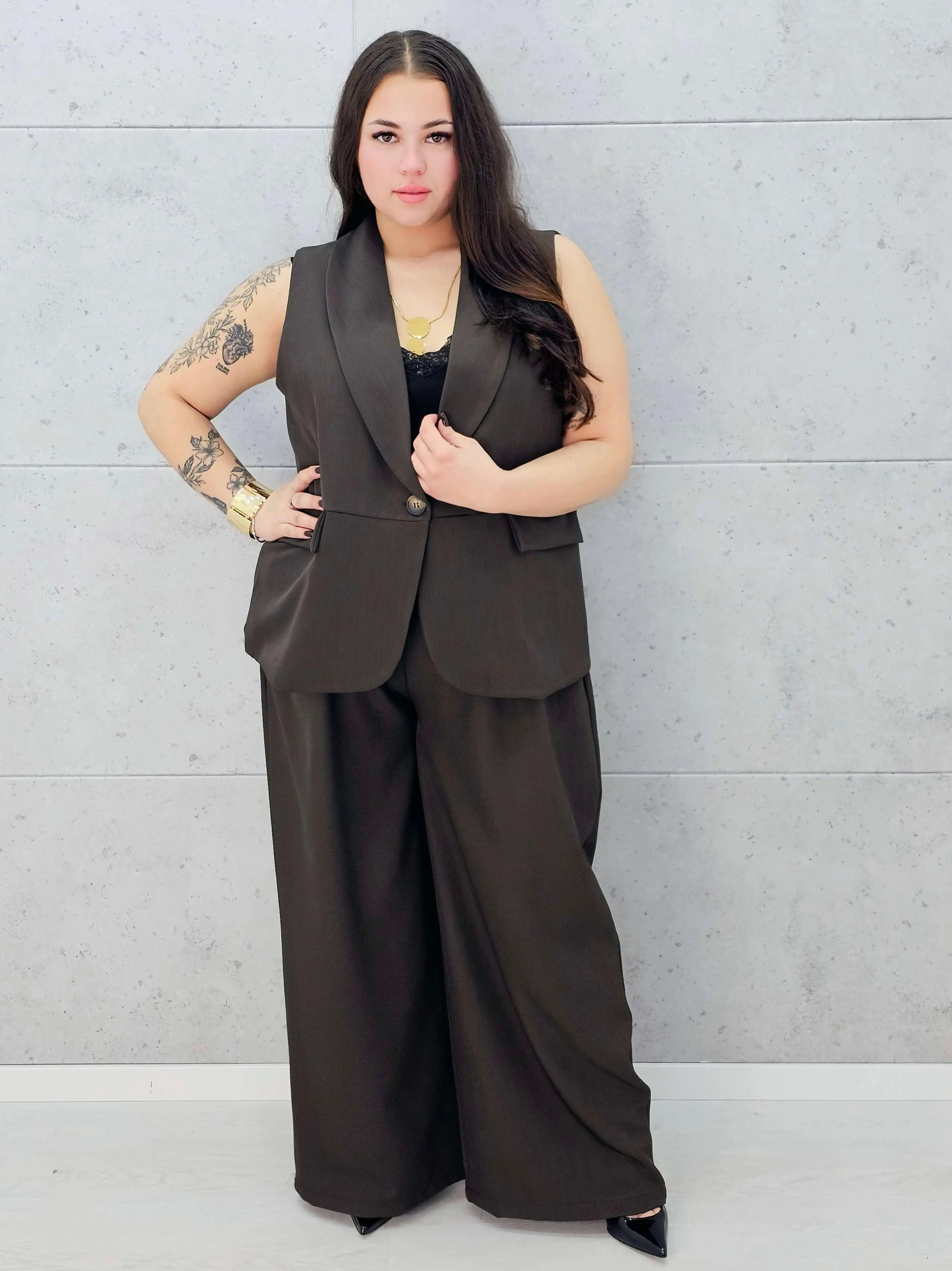 Komplet z kamizelką plus size – elegancka moda XXL na każdą okazję Stylowa XL