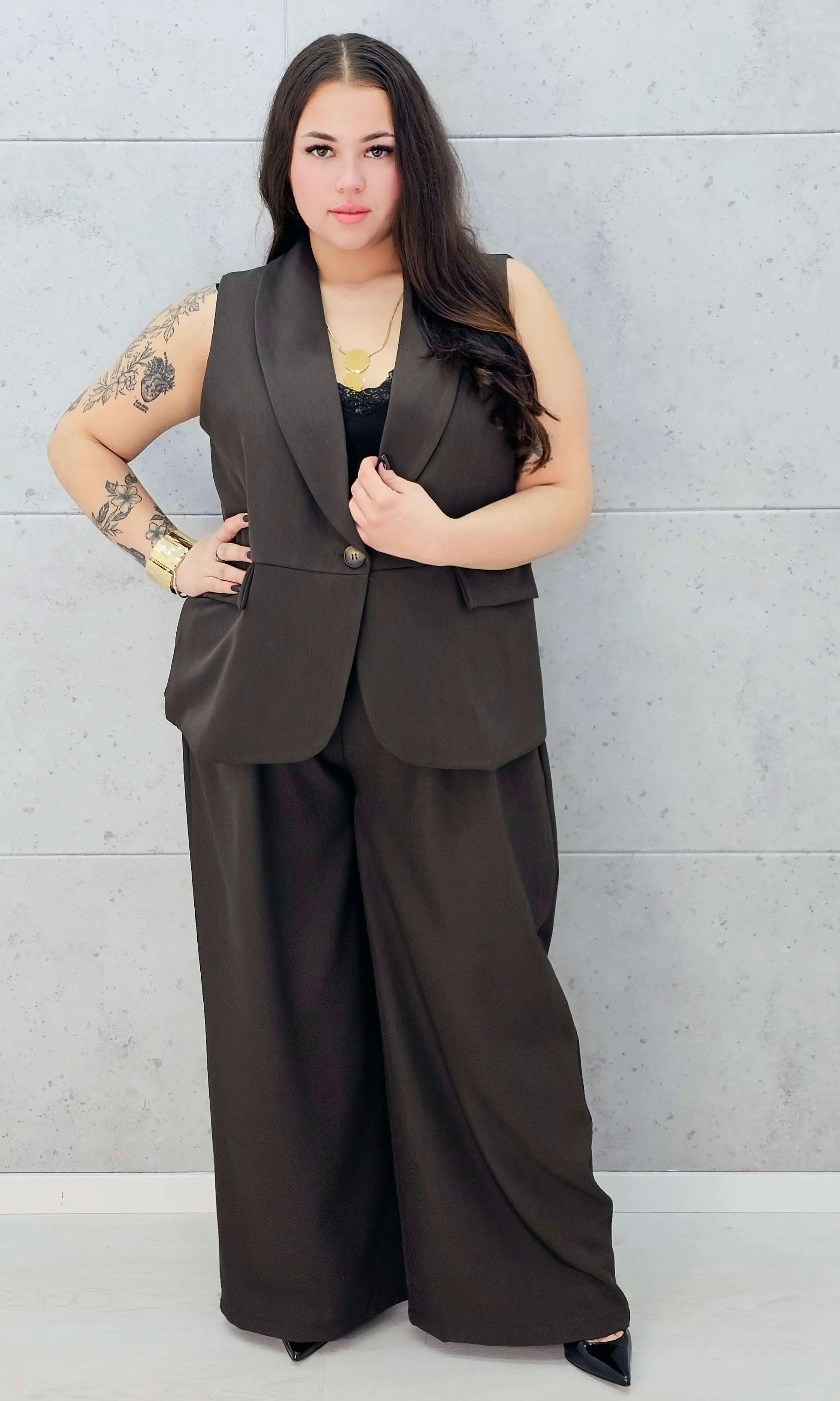 Komplet z kamizelką plus size – elegancka moda XXL na każdą okazję Stylowa XL