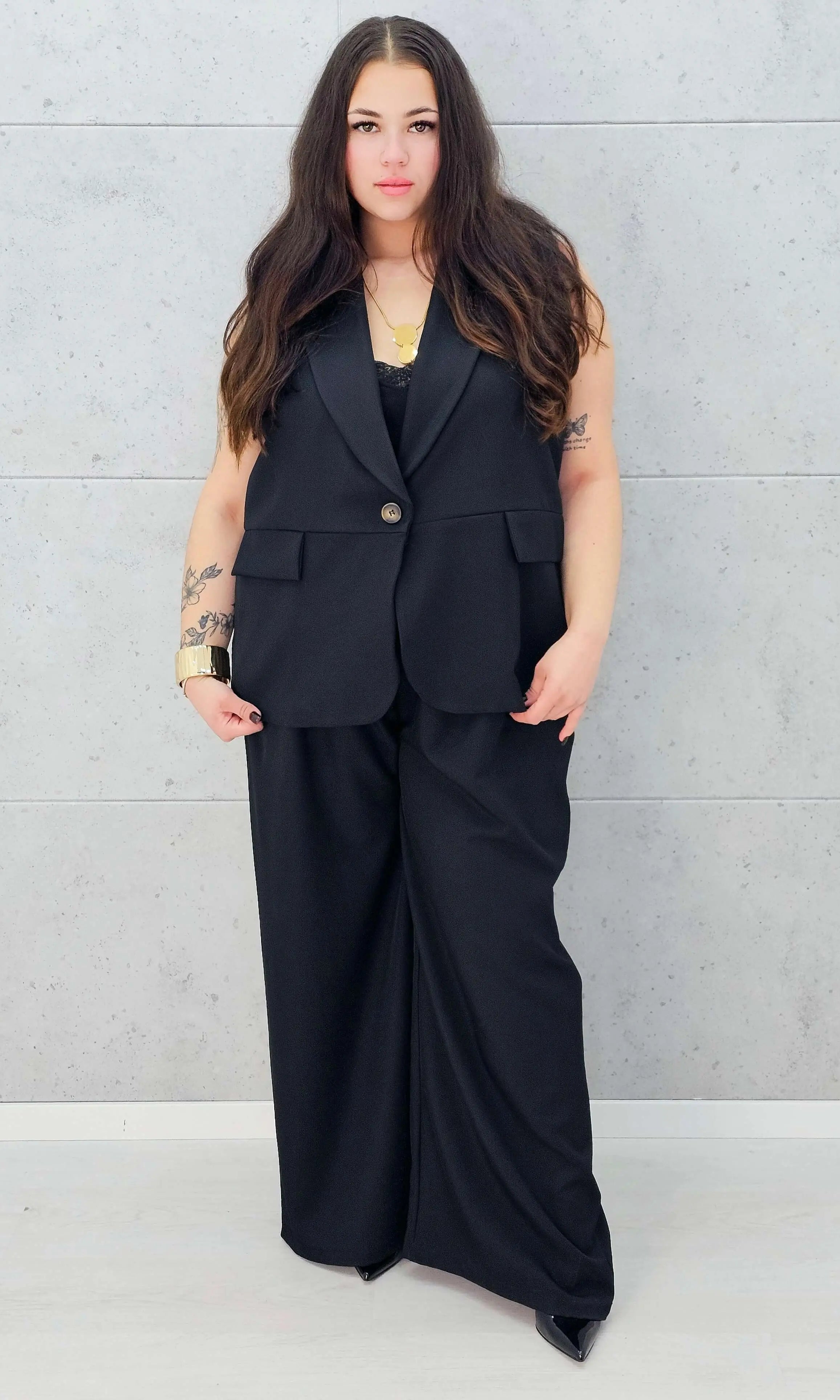 Komplet z kamizelką plus size – elegancka moda XXL na każdą okazję Stylowa XL