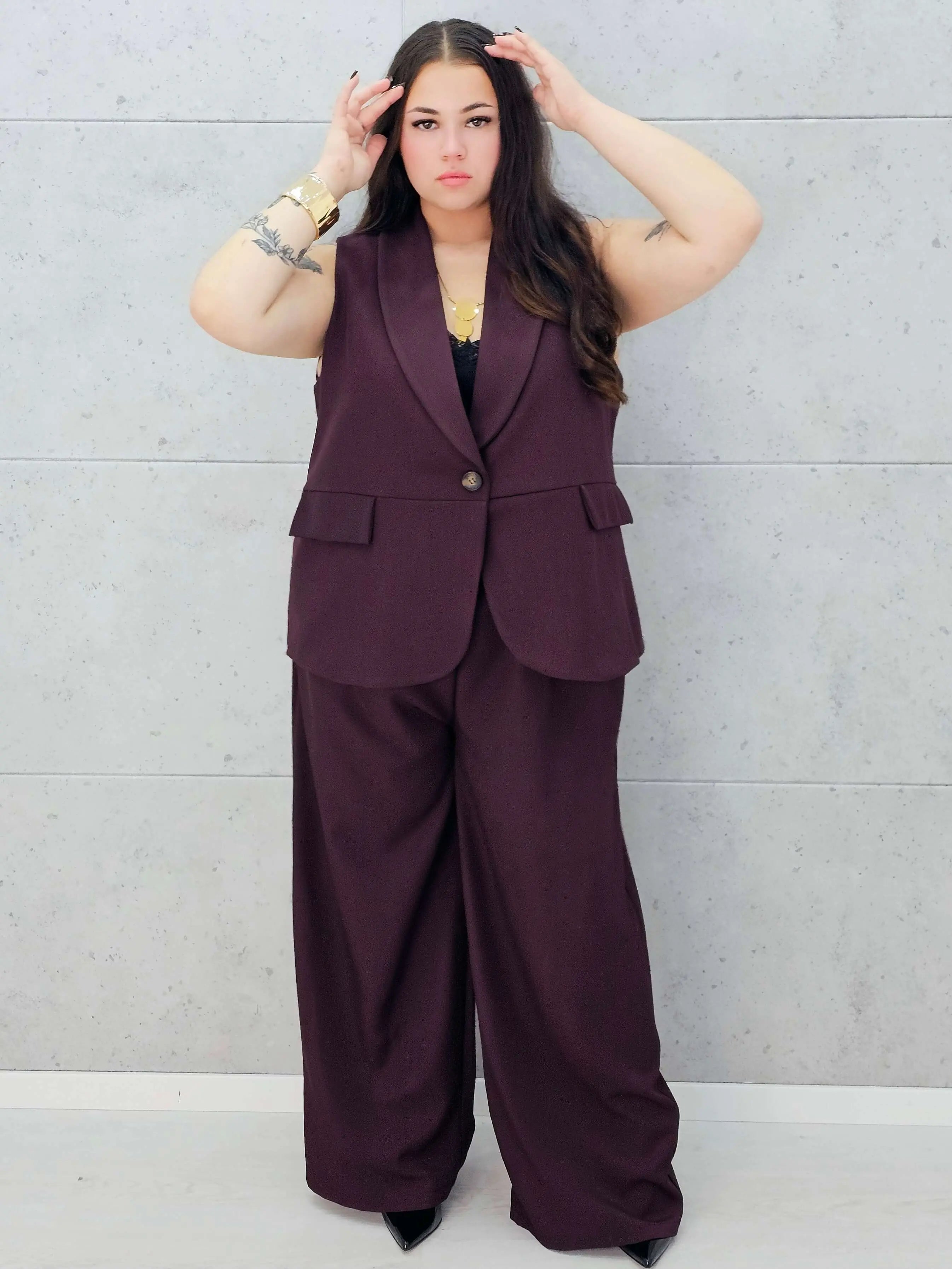 Komplet z kamizelką plus size – elegancka moda XXL na każdą okazję Stylowa XL