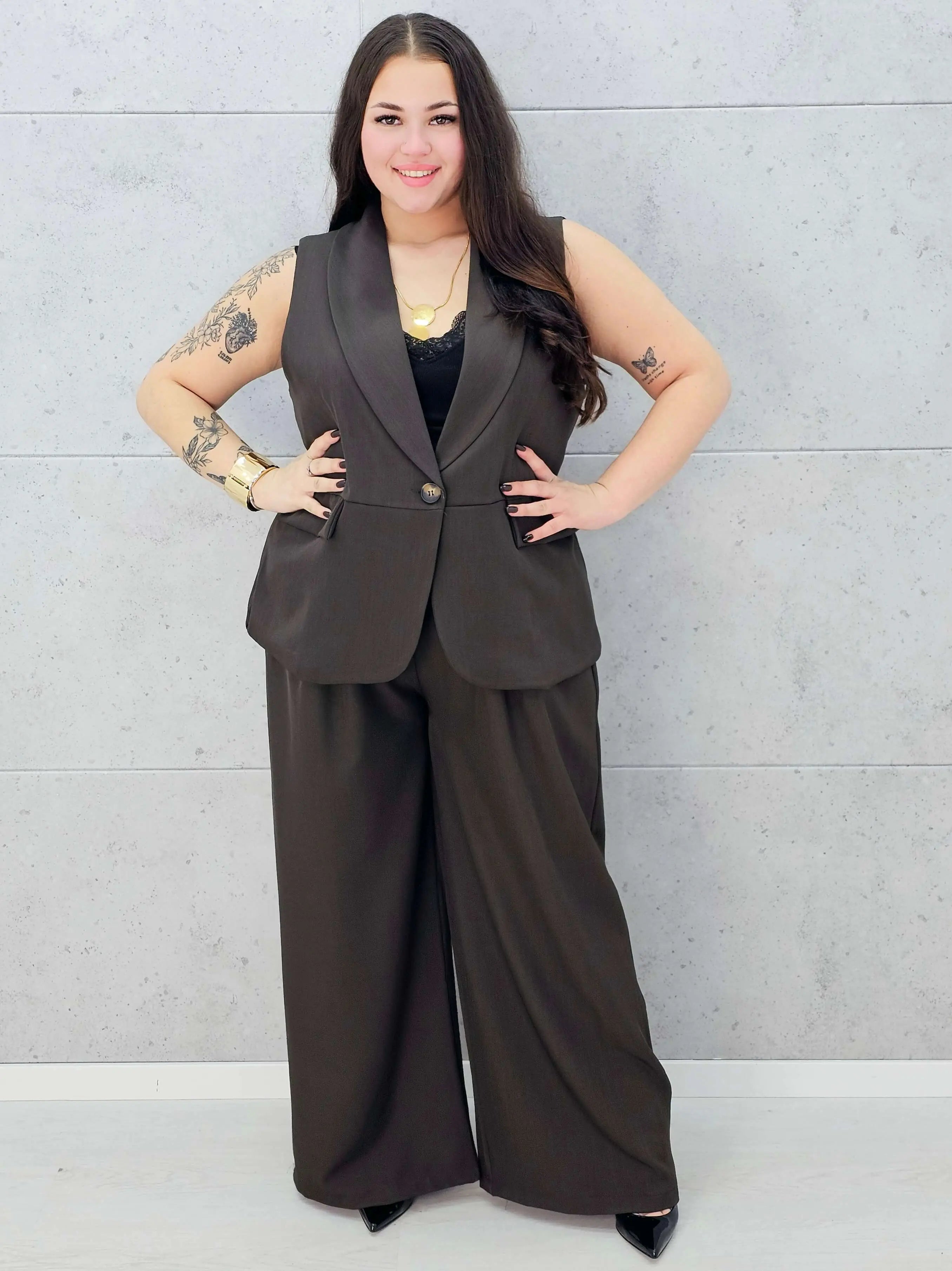 Komplet z kamizelką plus size – elegancka moda XXL na każdą okazję Stylowa XL