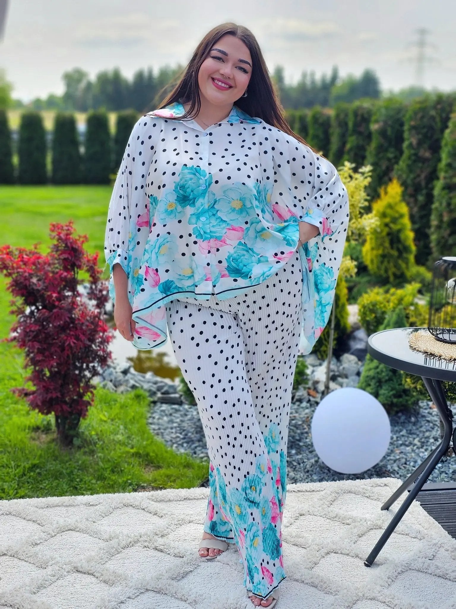 Komplet z plisowanymi spodniami i koszulą - kilka kolorów Stylowa XL