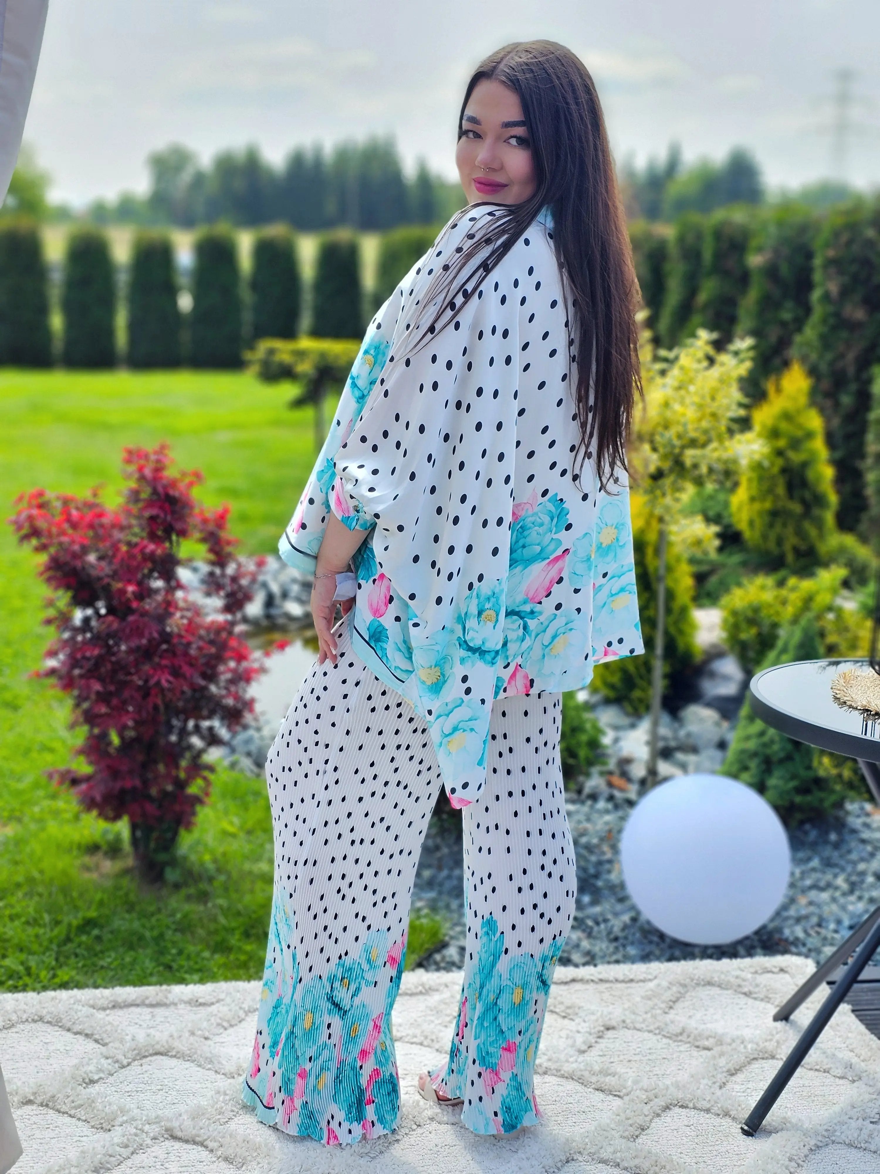 Komplet z plisowanymi spodniami i koszulą - kilka kolorów Stylowa XL