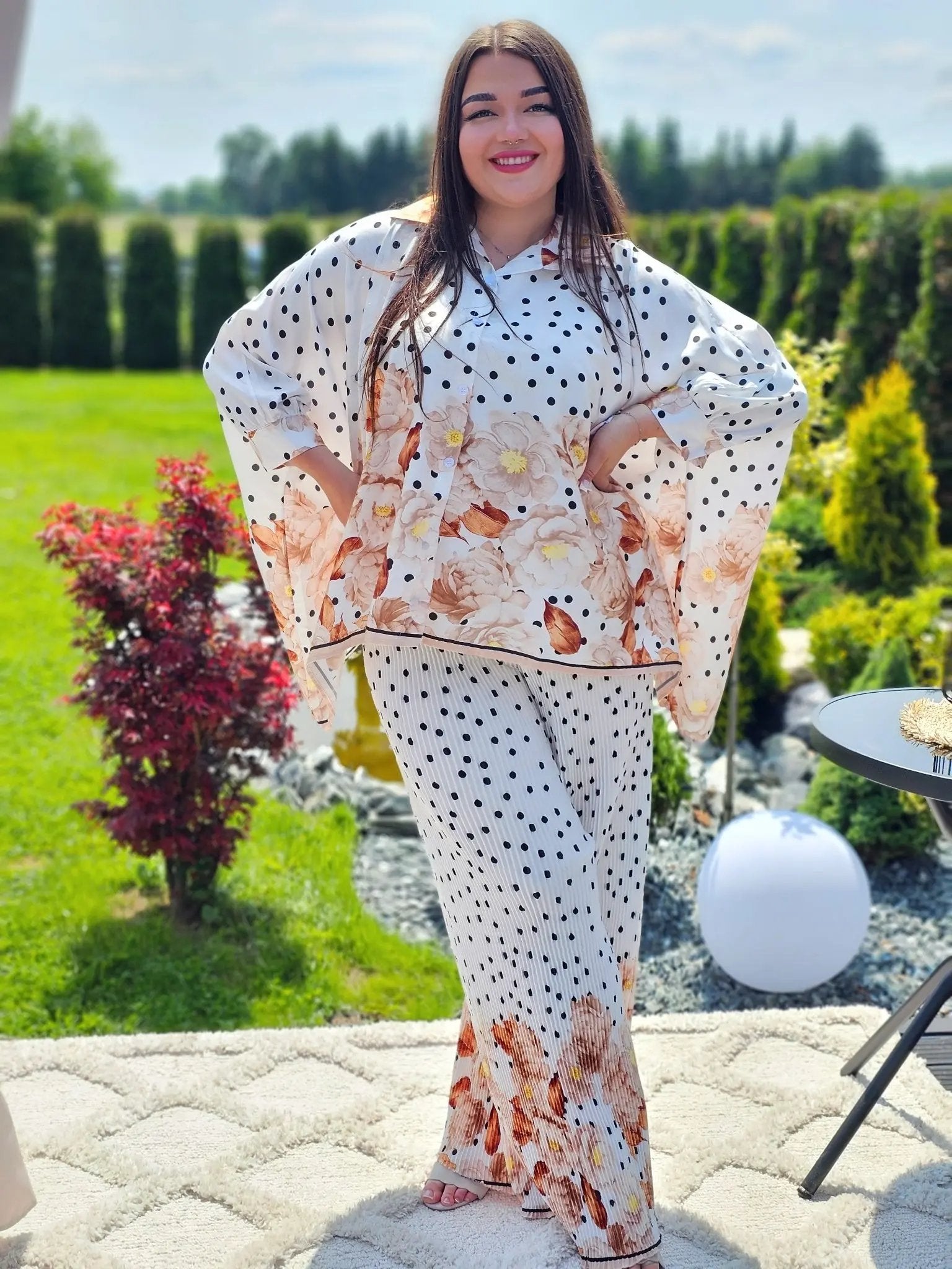 Komplet z plisowanymi spodniami i koszulą - kilka kolorów Stylowa XL