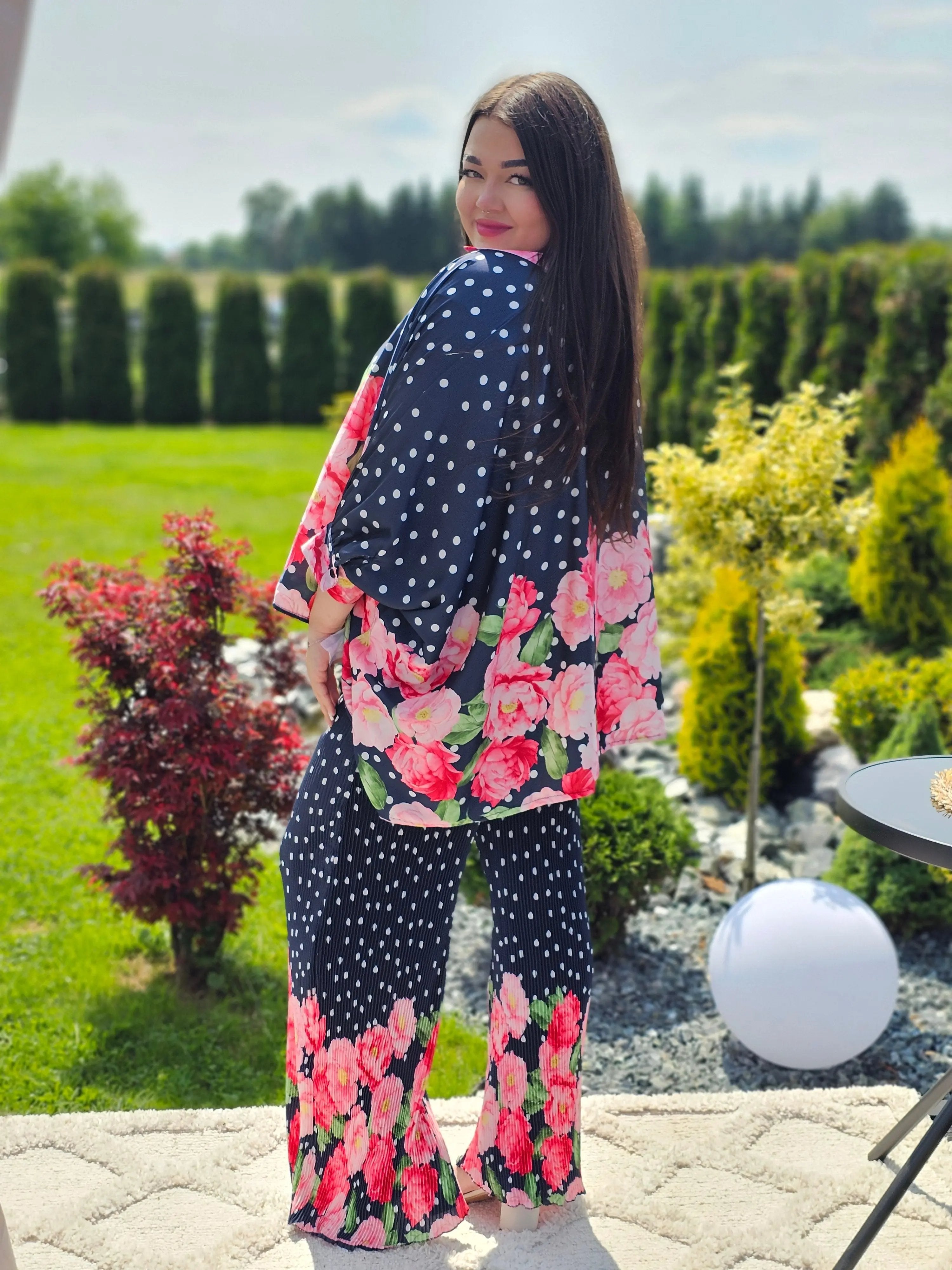 Komplet z plisowanymi spodniami i koszulą - kilka kolorów Stylowa XL