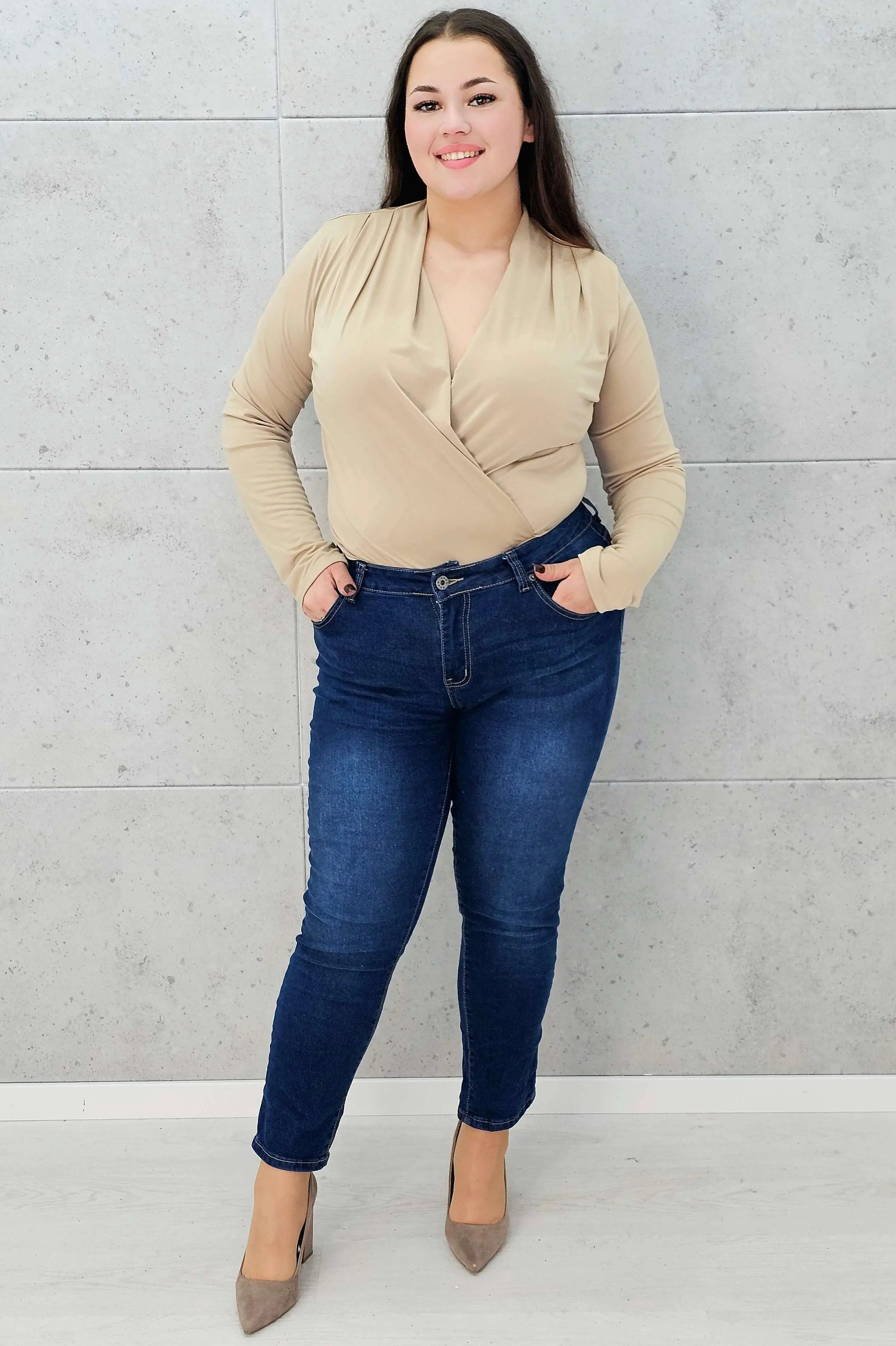 body kopertowe beżowe plus size – całóść