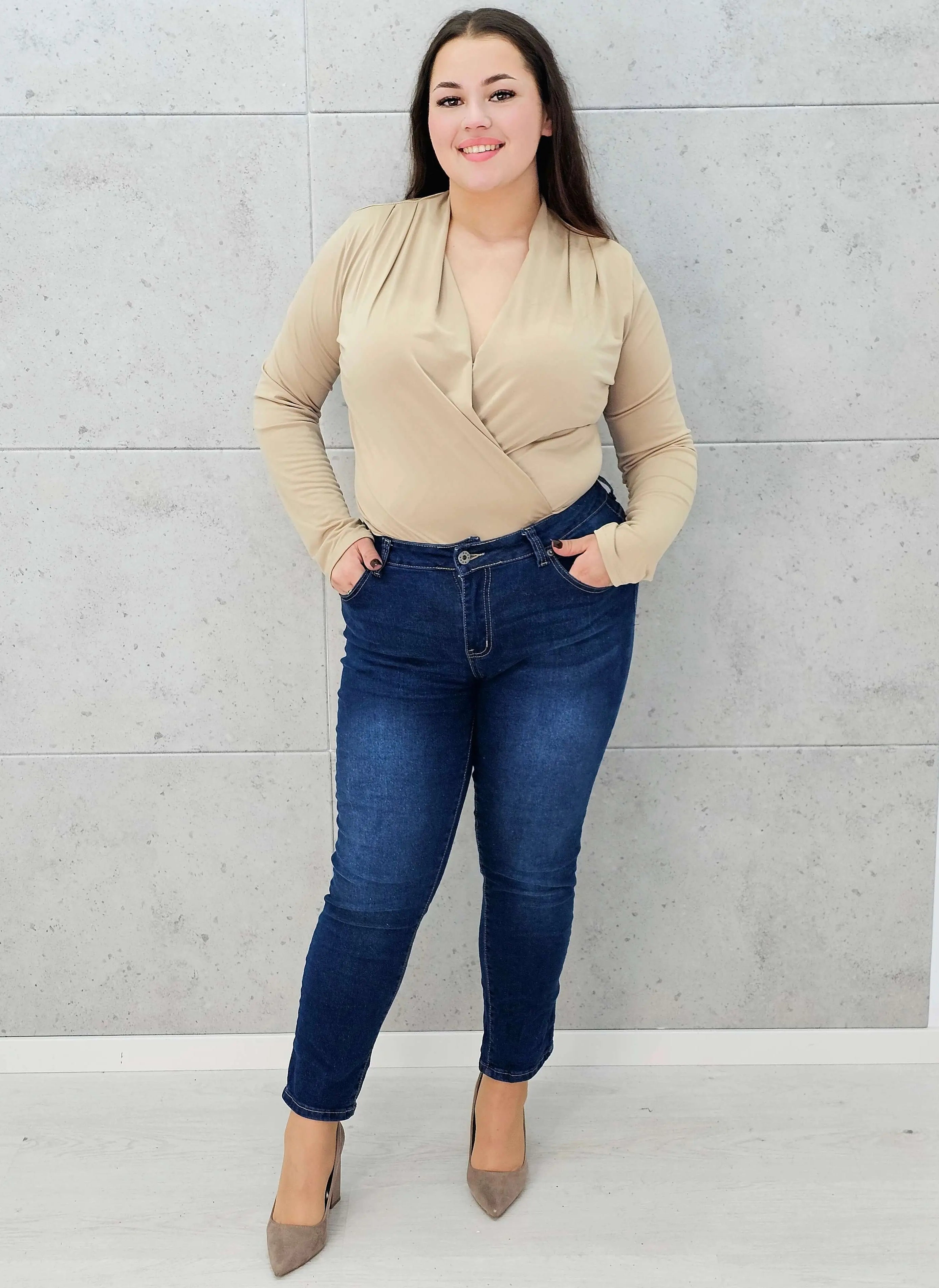 body kopertowe beżowe plus size – całóść