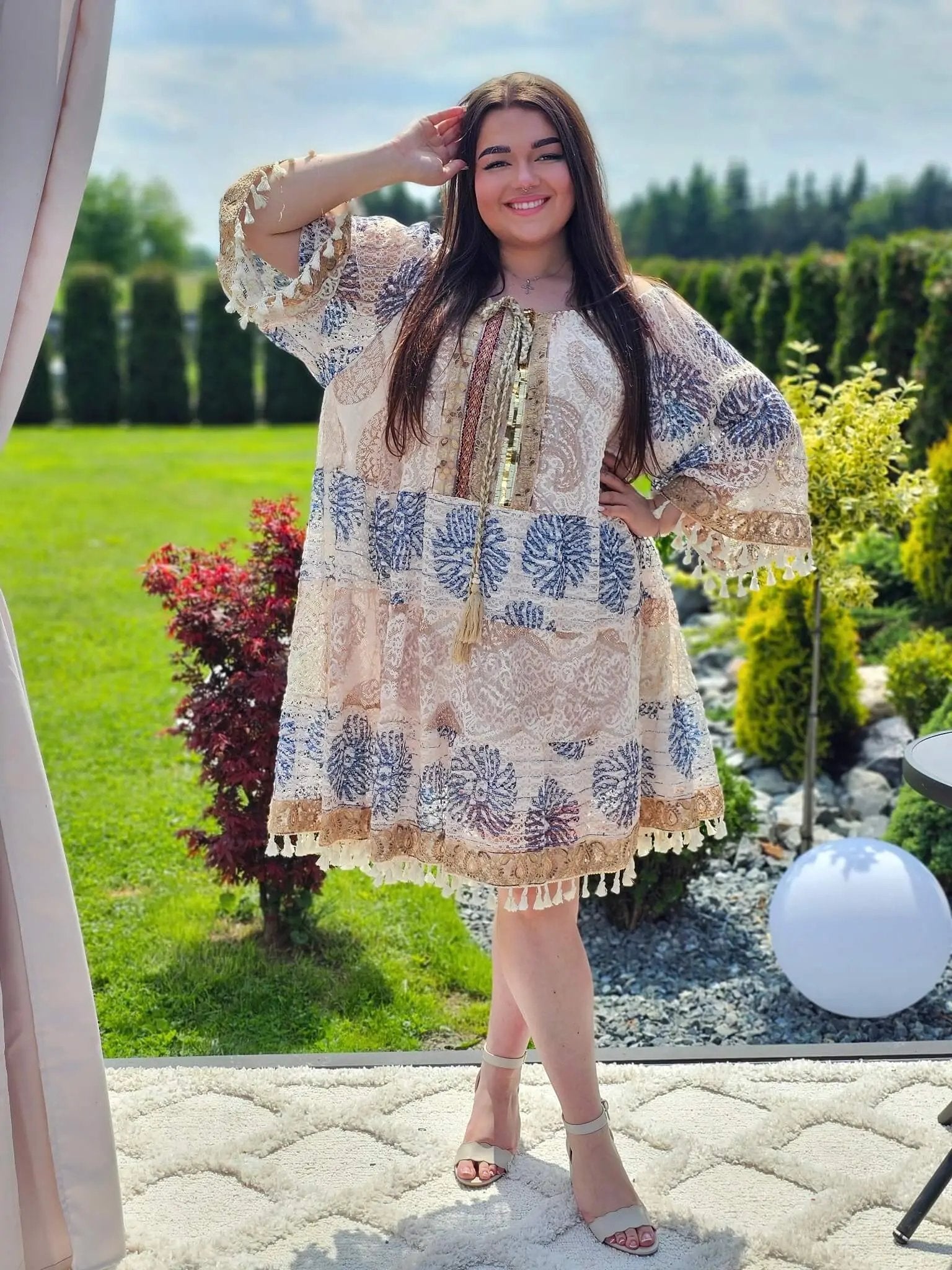 Koronkowa sukienka boho z haftem i chwostami Stylowa XL