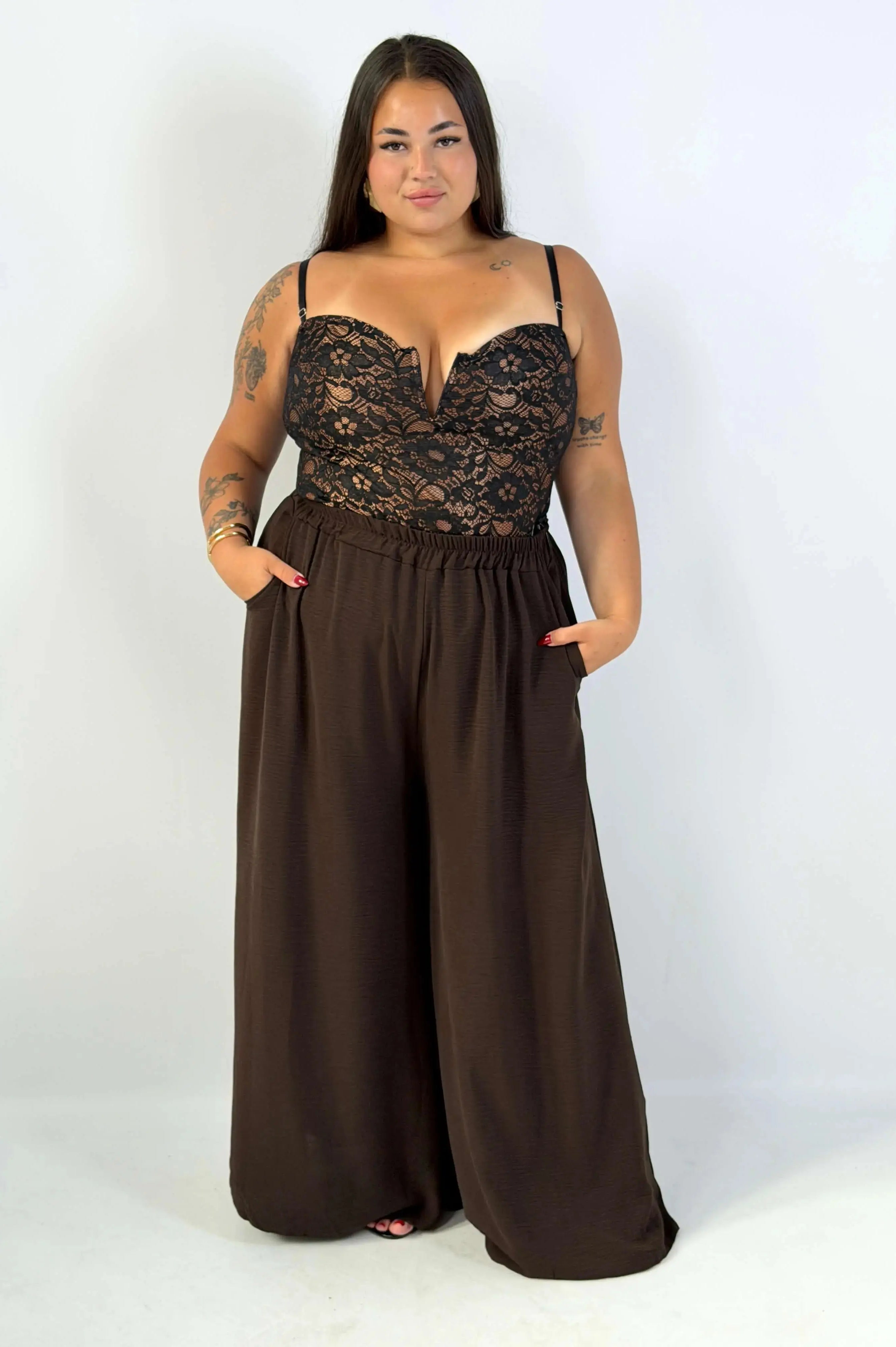 Koronkowe body Plus Size – modelujące body damskie z usztywnianymi miseczkami Stylowa XL