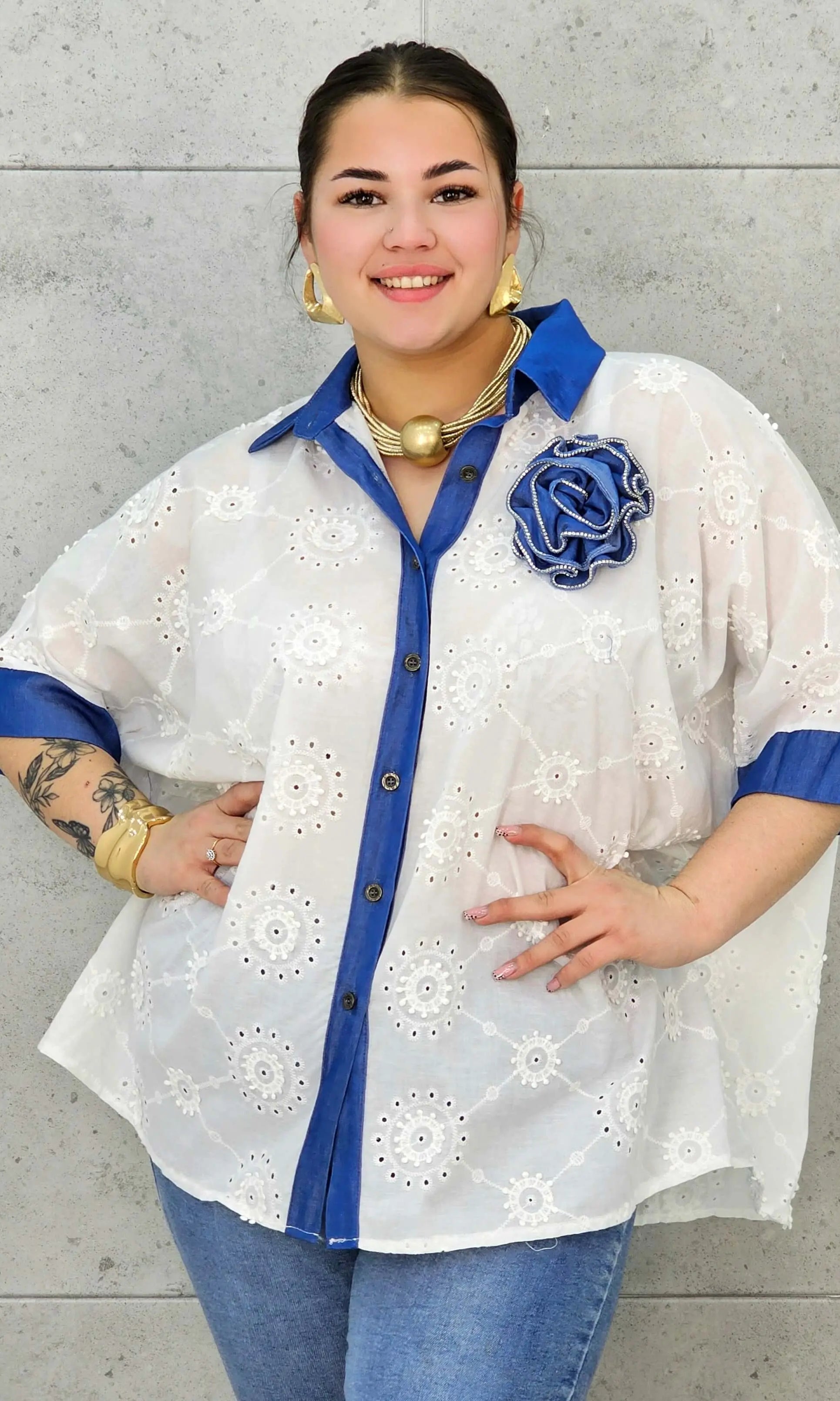 Koszula Plus Size Elegancka z Haftem – Kontrastowy Kołnierzyk, Swobodny Fason XXL Stylowa XL