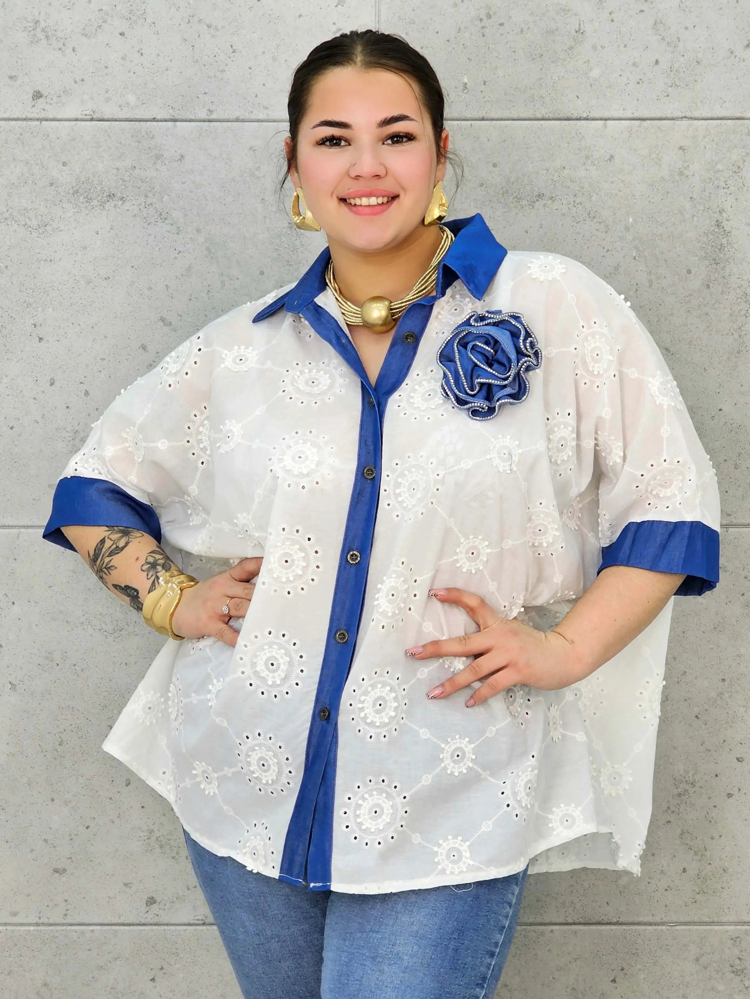 Koszula Plus Size Elegancka z Haftem – Kontrastowy Kołnierzyk, Swobodny Fason XXL Stylowa XL