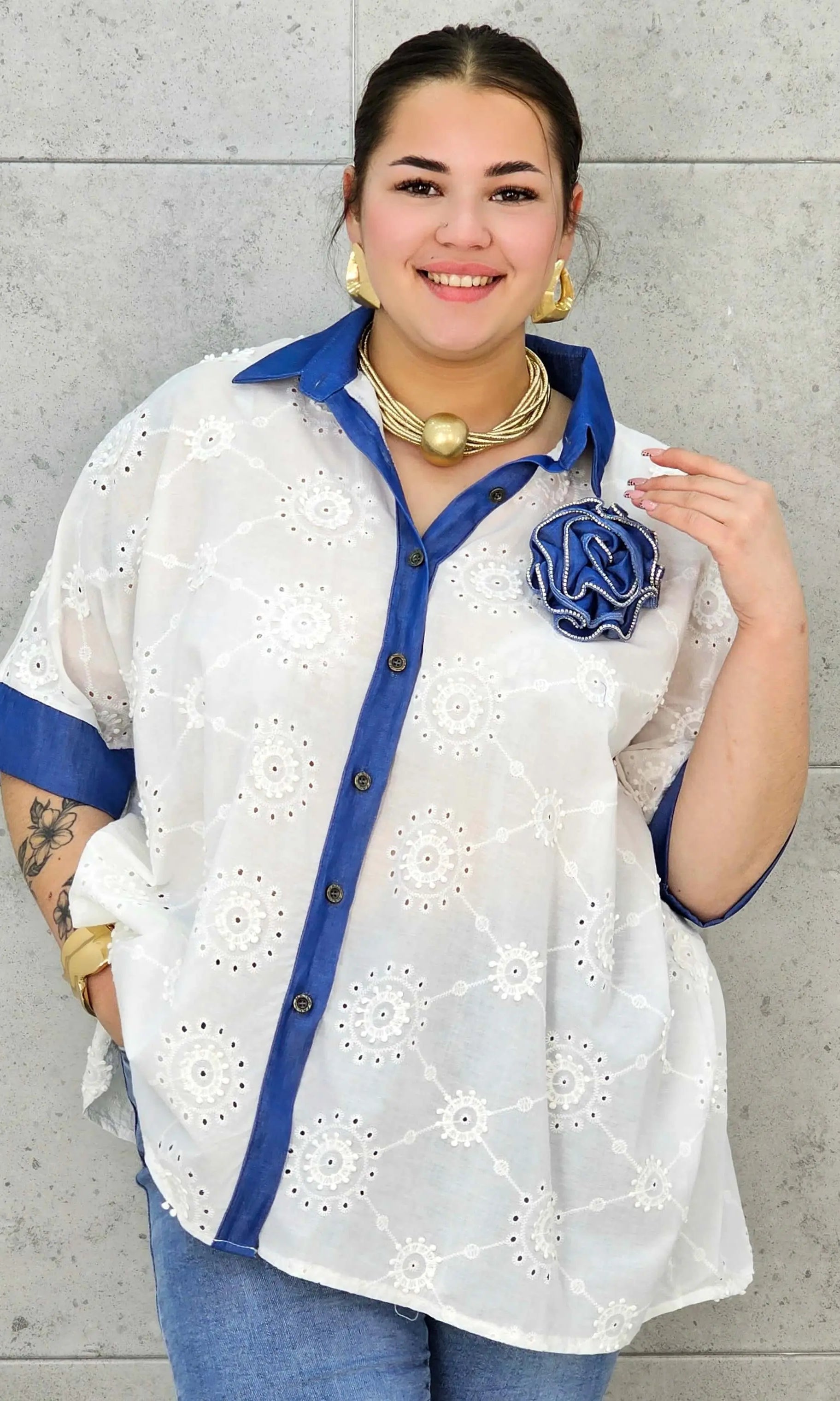 Koszula Plus Size Elegancka z Haftem – Kontrastowy Kołnierzyk, Swobodny Fason XXL Stylowa XL