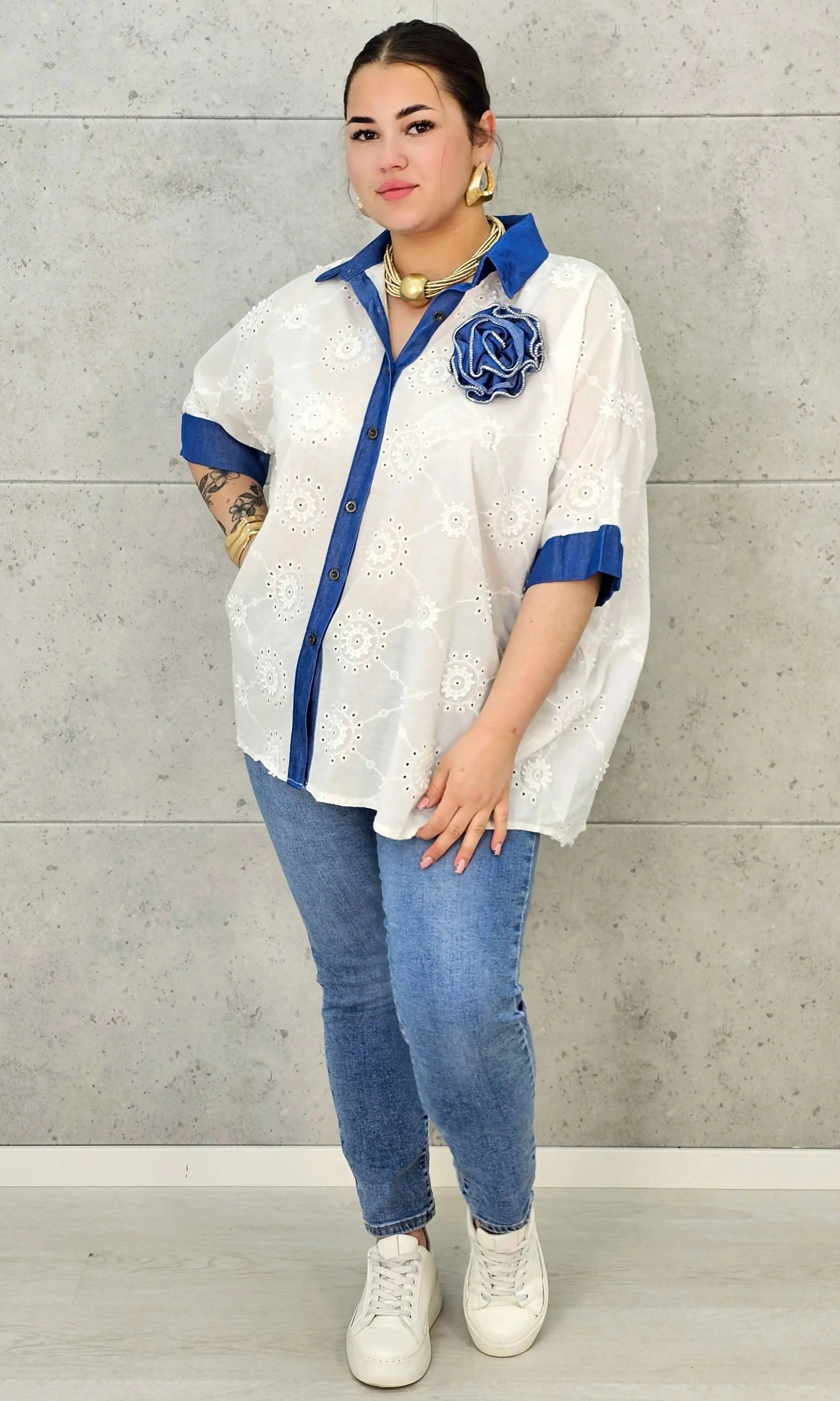 Koszula Plus Size Elegancka z Haftem – Kontrastowy Kołnierzyk, Swobodny Fason XXL Stylowa XL