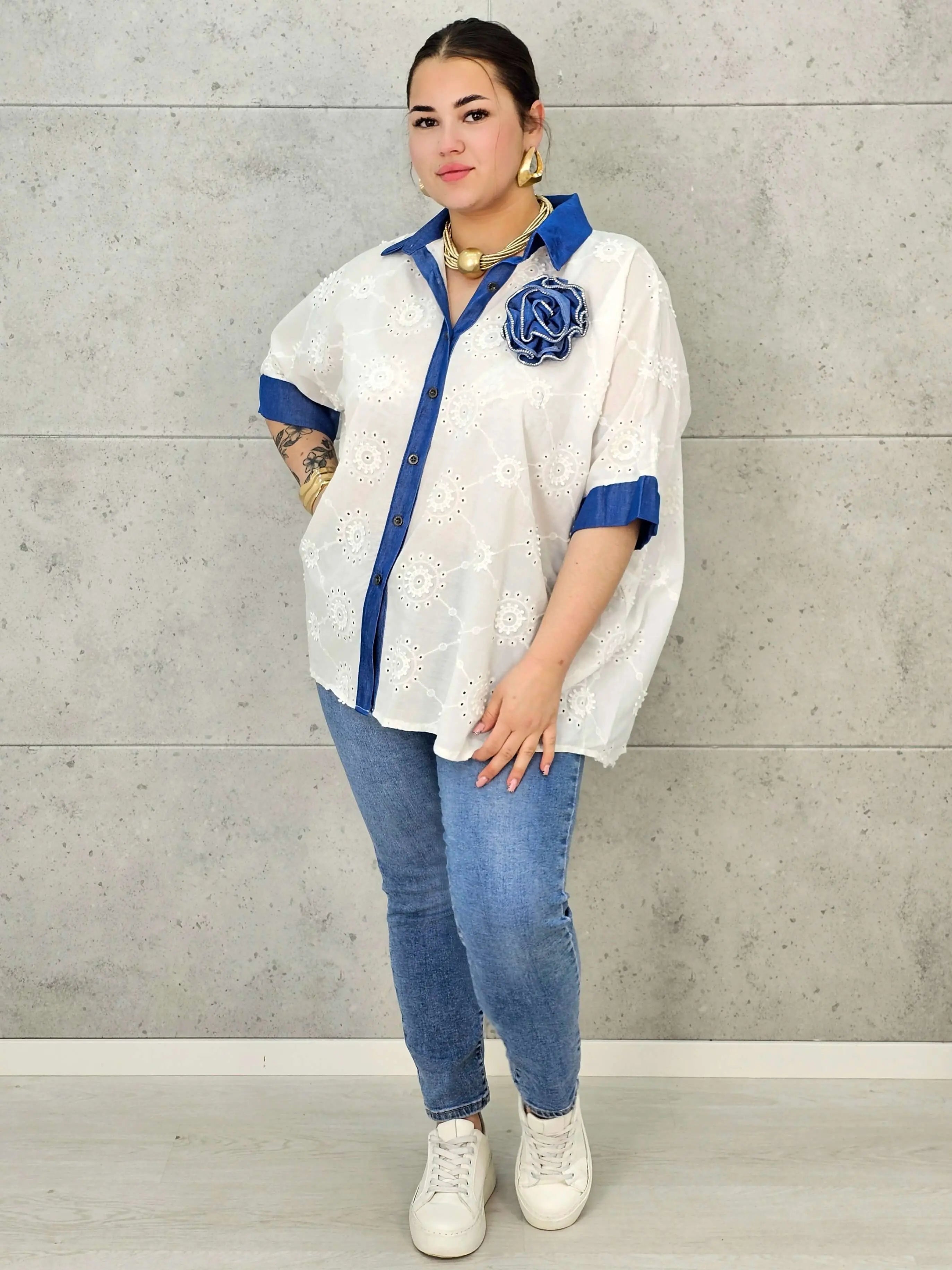 Koszula Plus Size Elegancka z Haftem – Kontrastowy Kołnierzyk, Swobodny Fason XXL Stylowa XL