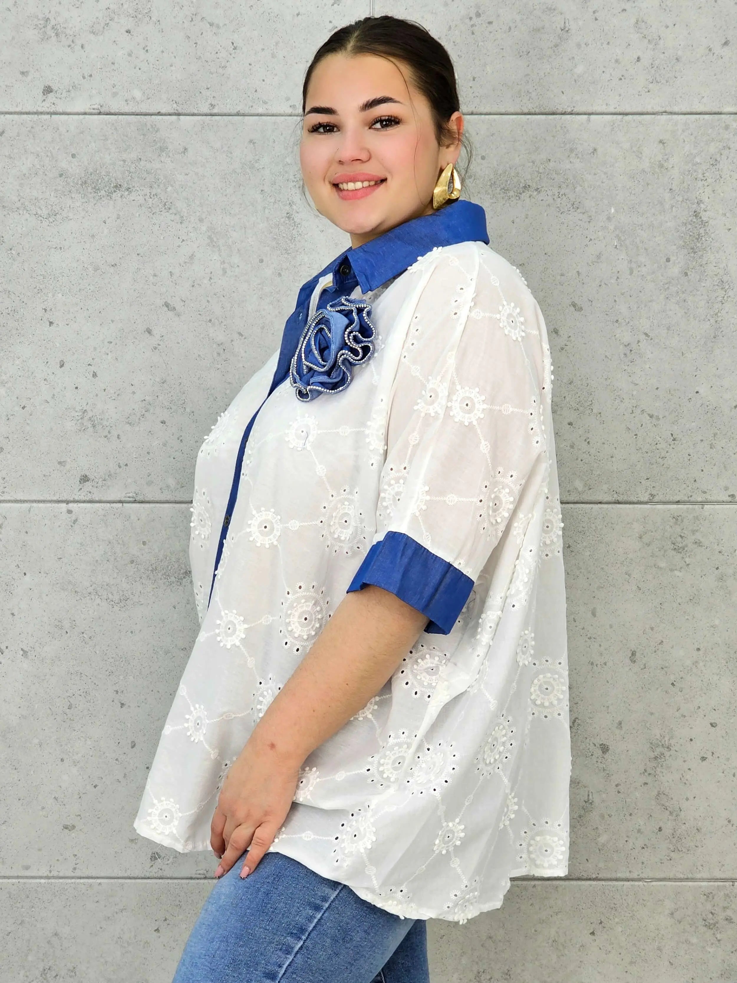 Koszula Plus Size Elegancka z Haftem – Kontrastowy Kołnierzyk, Swobodny Fason XXL Stylowa XL
