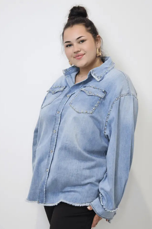 Koszula jeansowa plus size z ozdobnymi nitami – modna koszula XXL dla kobiet Stylowa XL