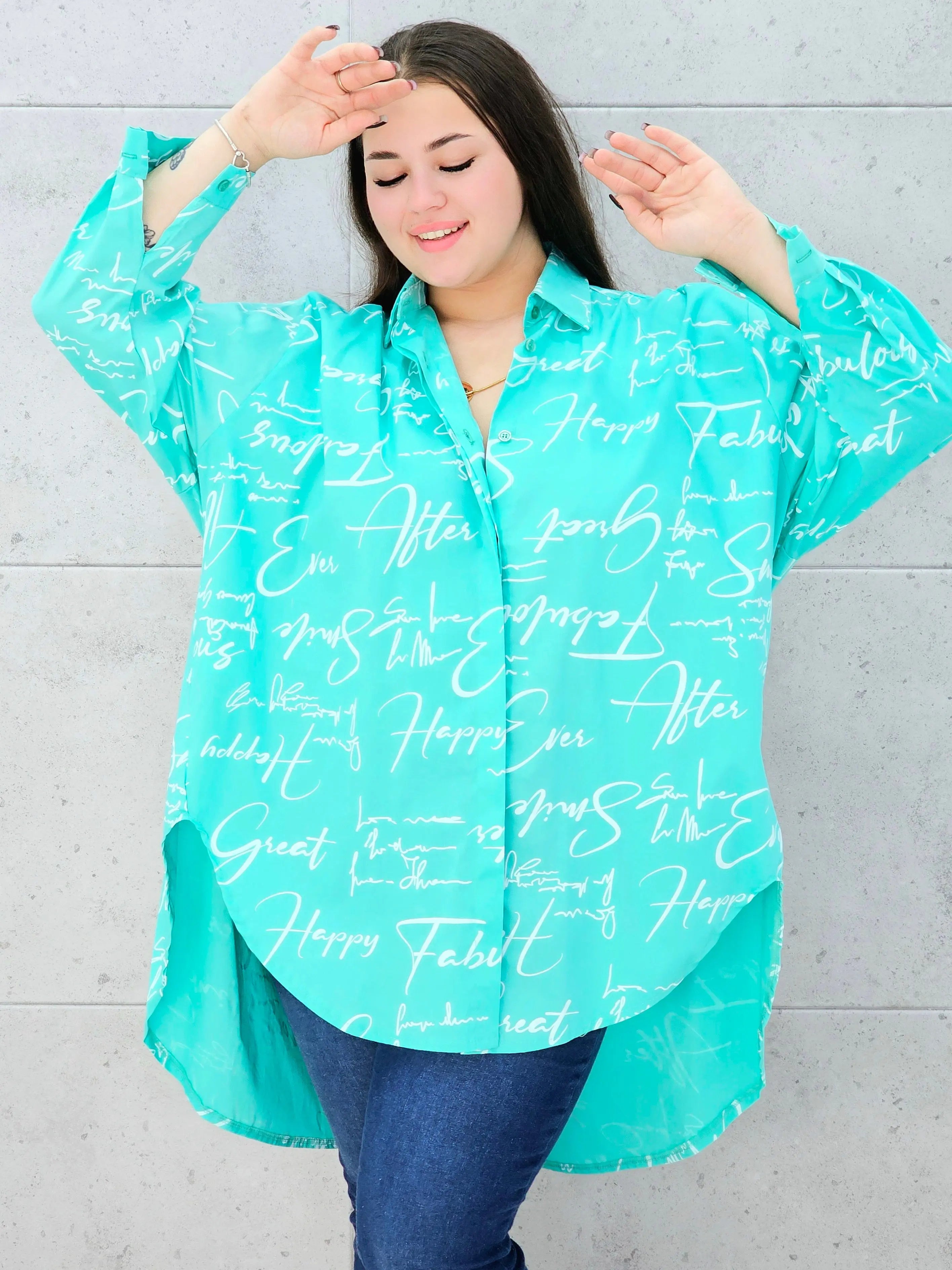 koszula w całości na modelce