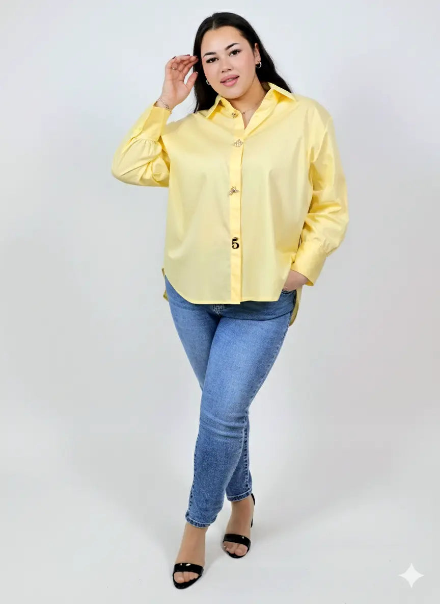 Koszula plus size XXL z ozdobnymi guzikami – klasyka dla kobiet plus size Stylowa XL