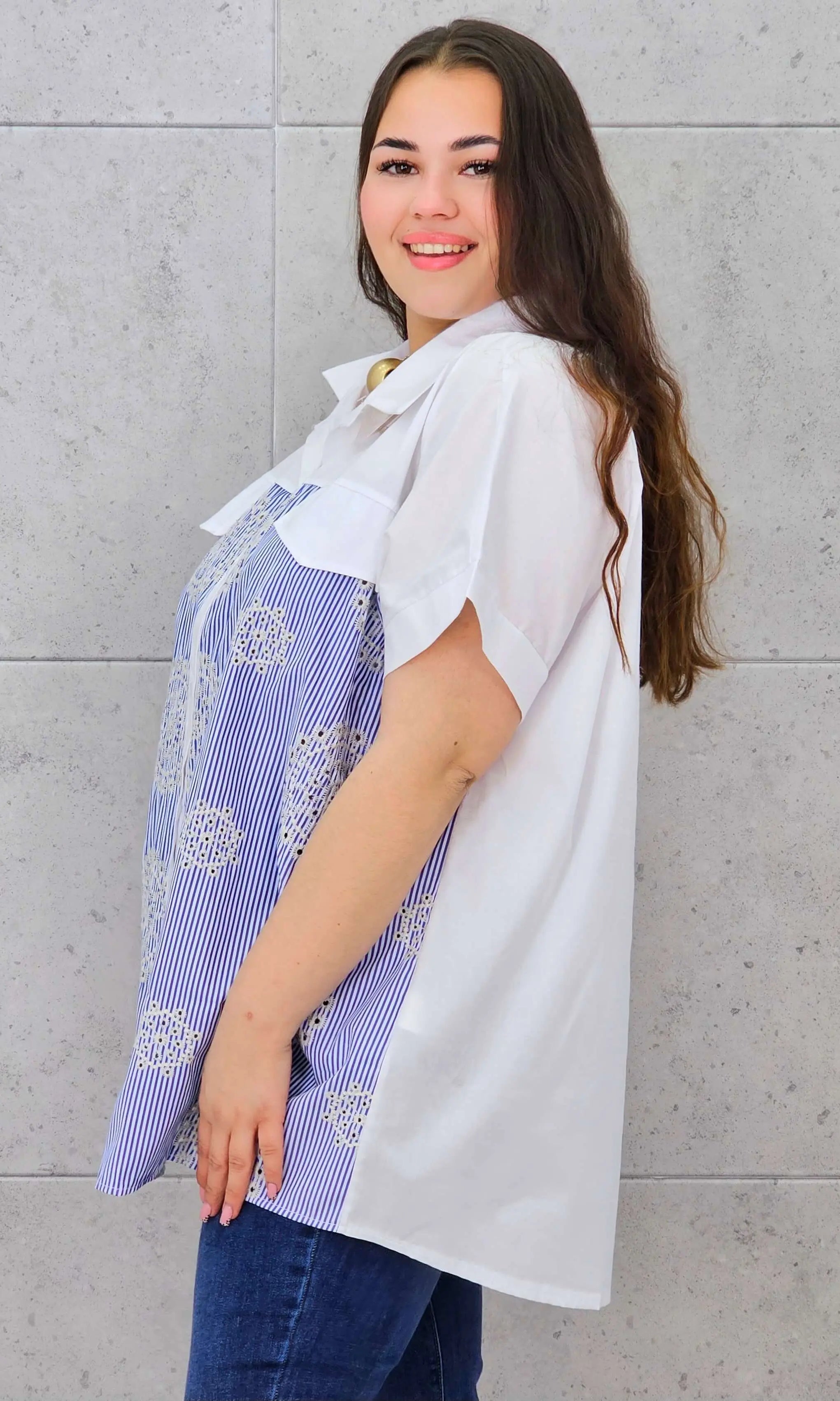 Koszula plus size – elegancka koszula w paski z haftem Stylowa XL