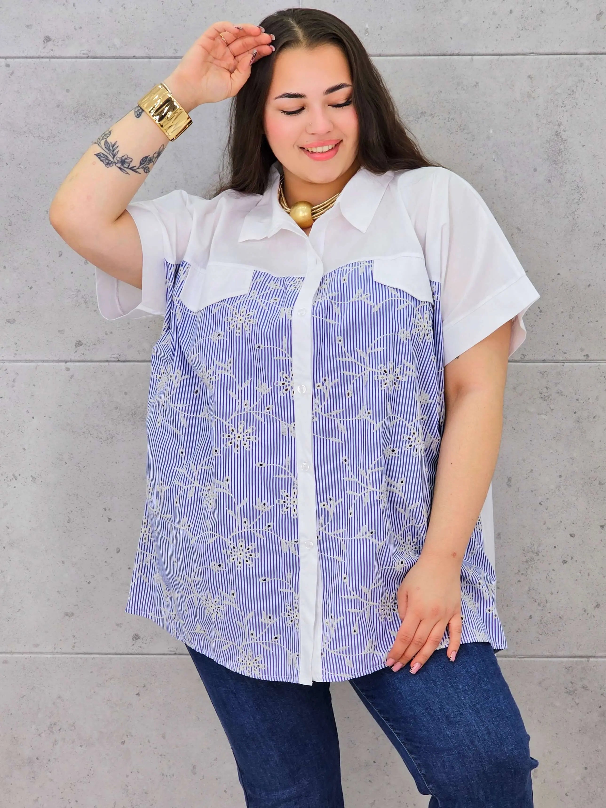 Koszula plus size – elegancki fason z haftowanymi detalami Stylowa XL