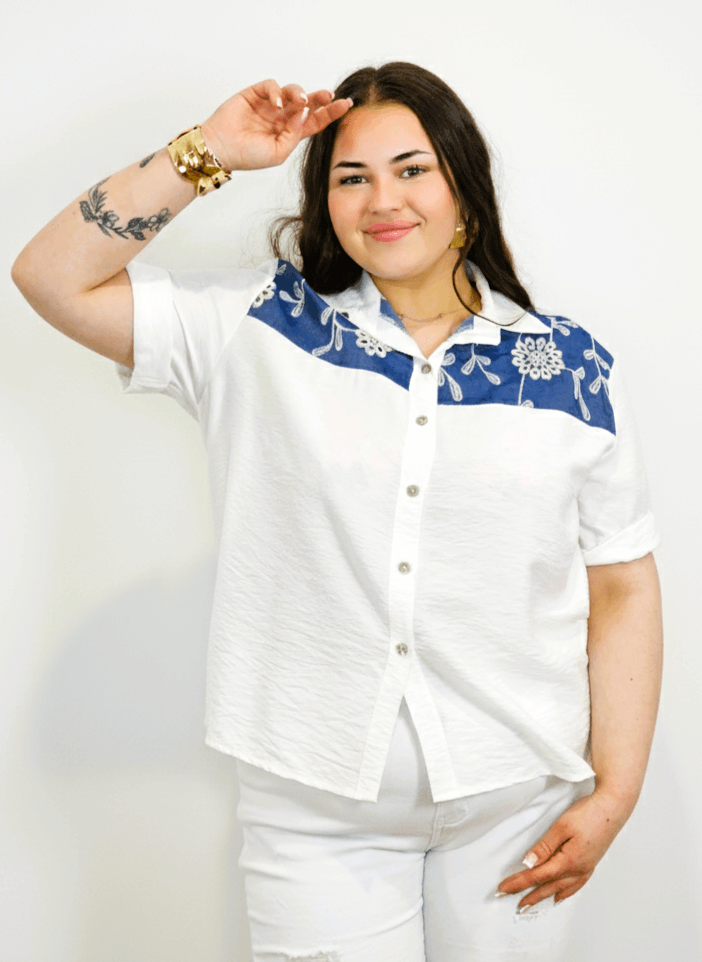 Koszula plus size biała z granatową wstawką Stylowa XL