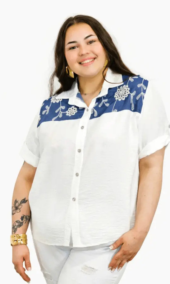Koszula plus size biała z granatową wstawką Stylowa XL