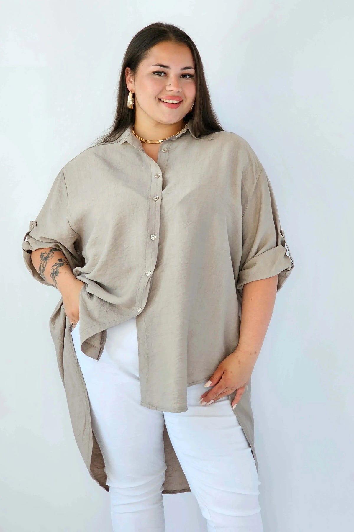 Koszula plus size oversize z wydłużonym tyłem – styl i komfort XXL Stylowa XL