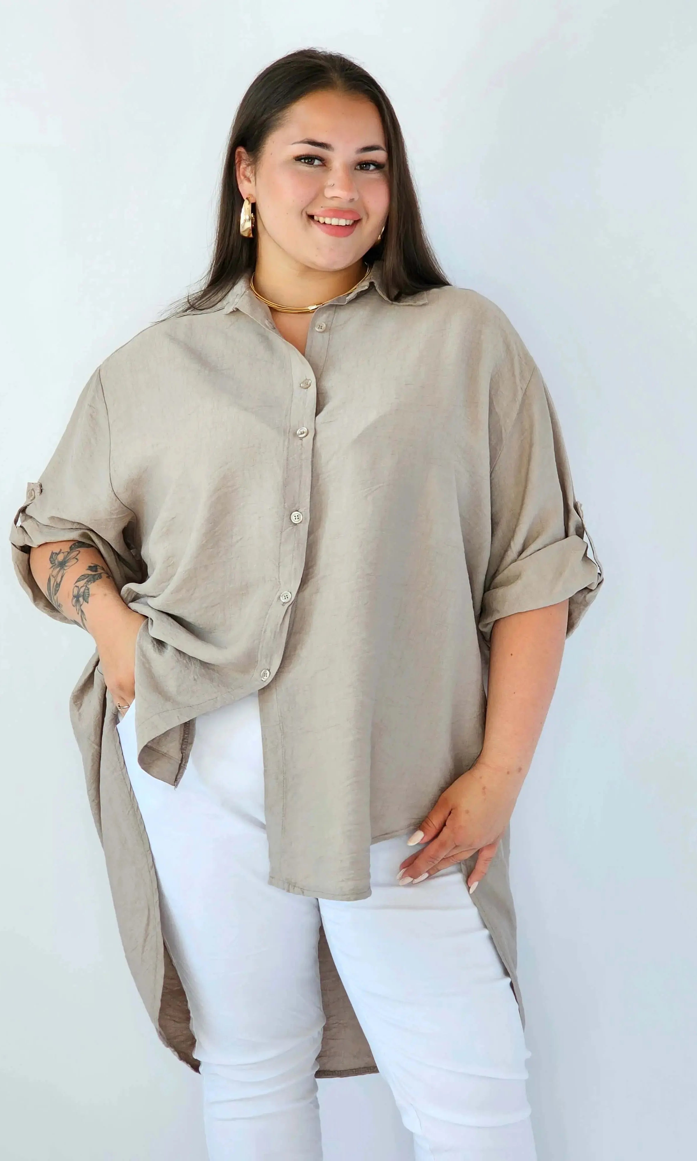 Koszula plus size oversize z wydłużonym tyłem – styl i komfort XXL Stylowa XL