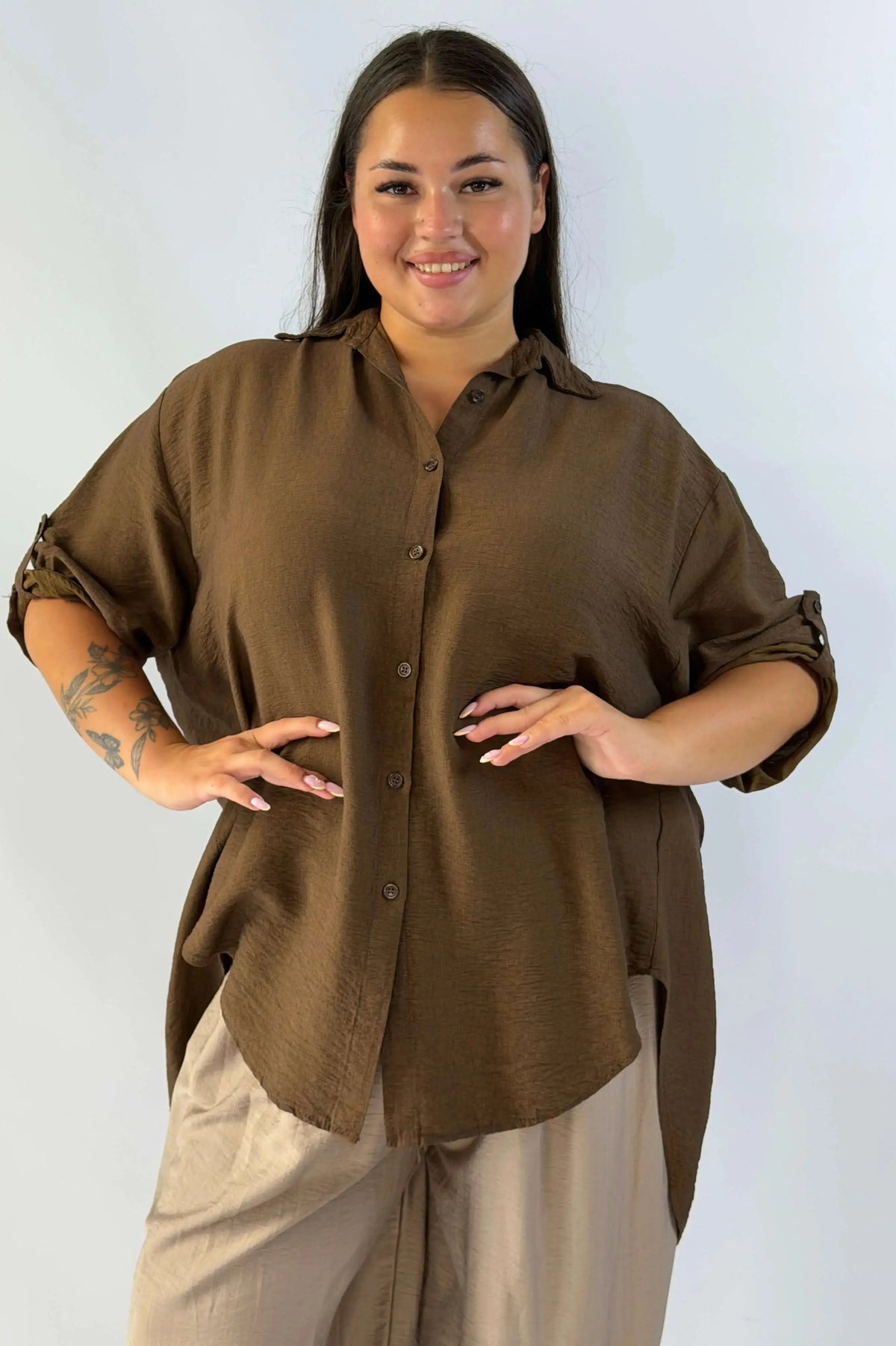 Koszula plus size oversize z wydłużonym tyłem – styl i komfort XXL Stylowa XL