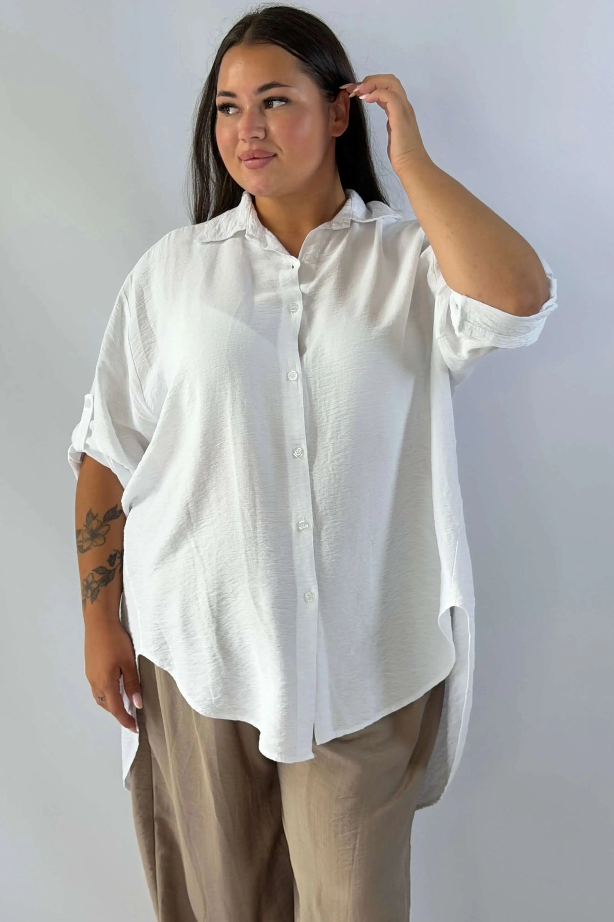 Koszula plus size oversize z wydłużonym tyłem – styl i komfort XXL Stylowa XL