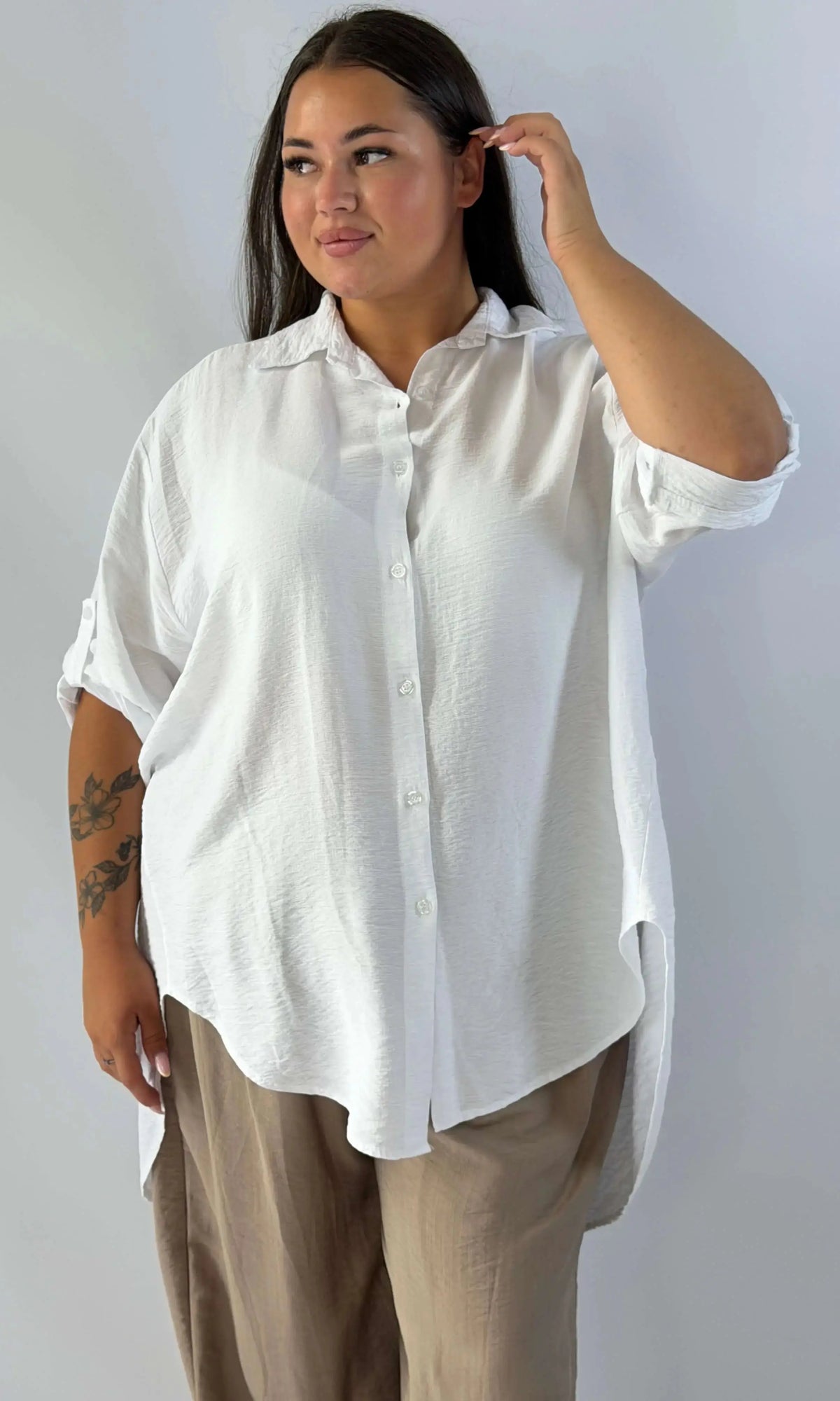 Koszula plus size oversize z wydłużonym tyłem – styl i komfort XXL Stylowa XL