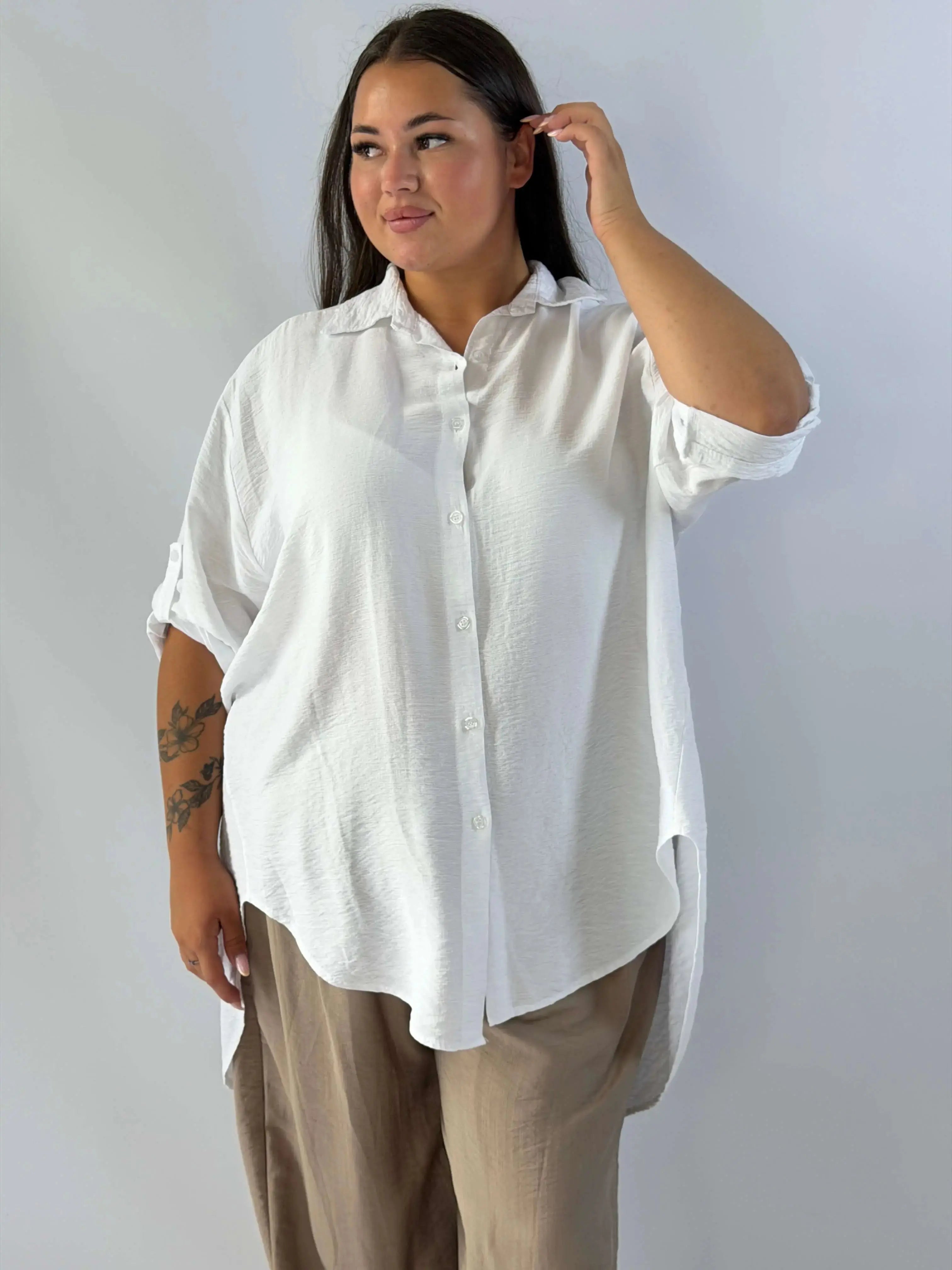 Koszula plus size oversize z wydłużonym tyłem – styl i komfort XXL Stylowa XL