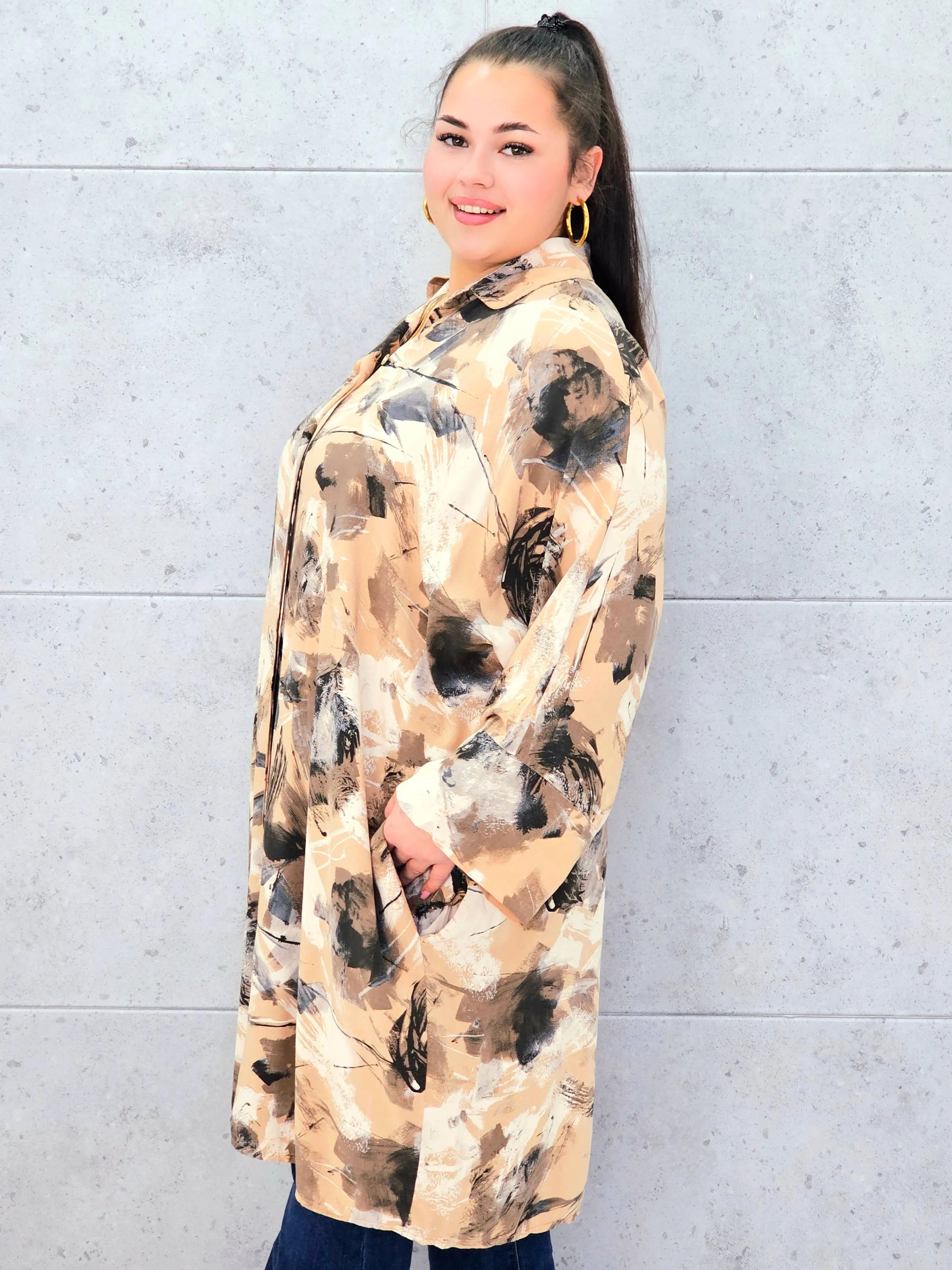 Koszula plus size z artystycznym printem – styl i wygoda w nowoczesnym wydaniu Stylowa XL