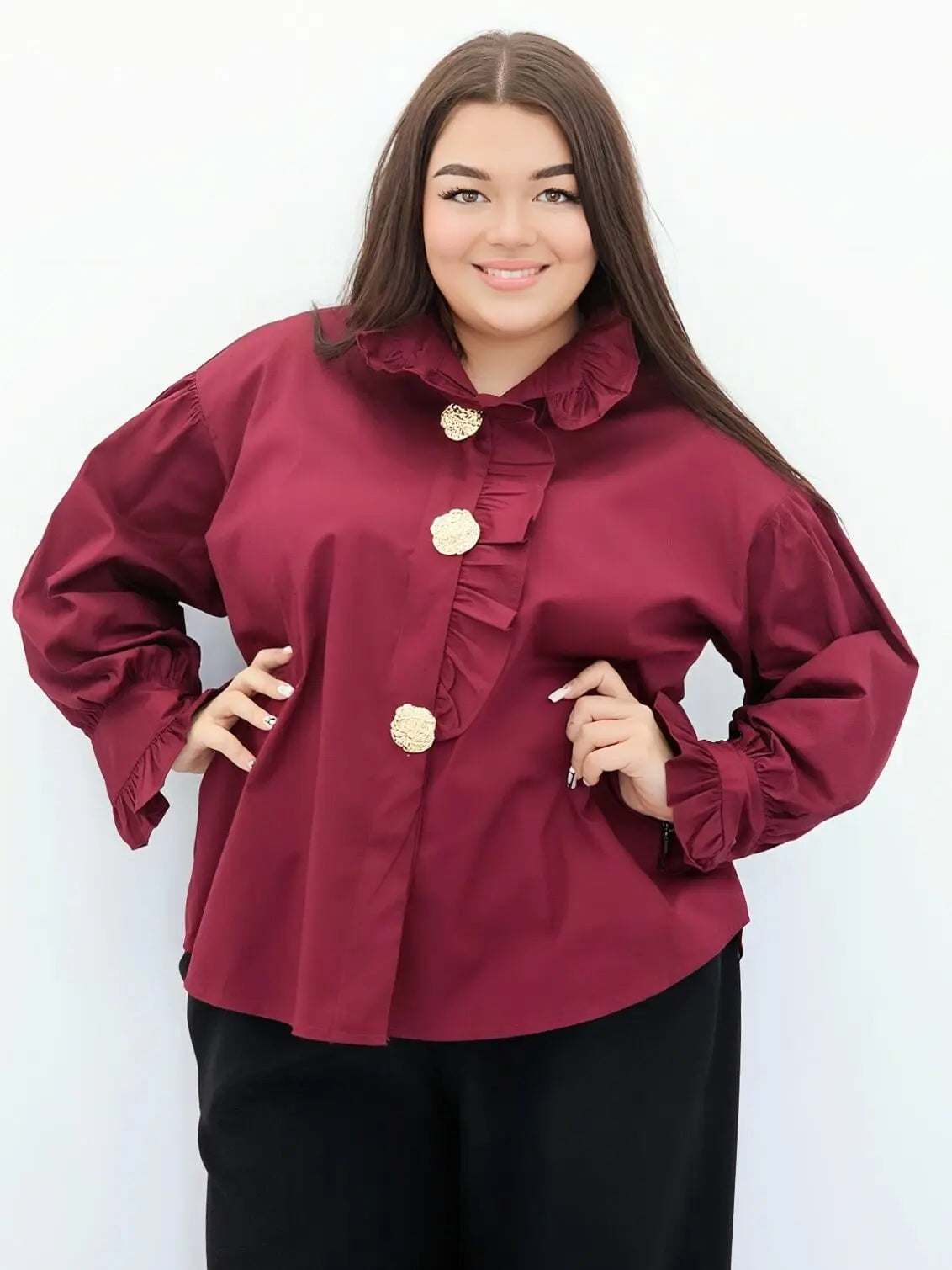Koszula plus size z falbanką i złotymi guzikami – elegancja w nowoczesnym stylu Stylowa XL