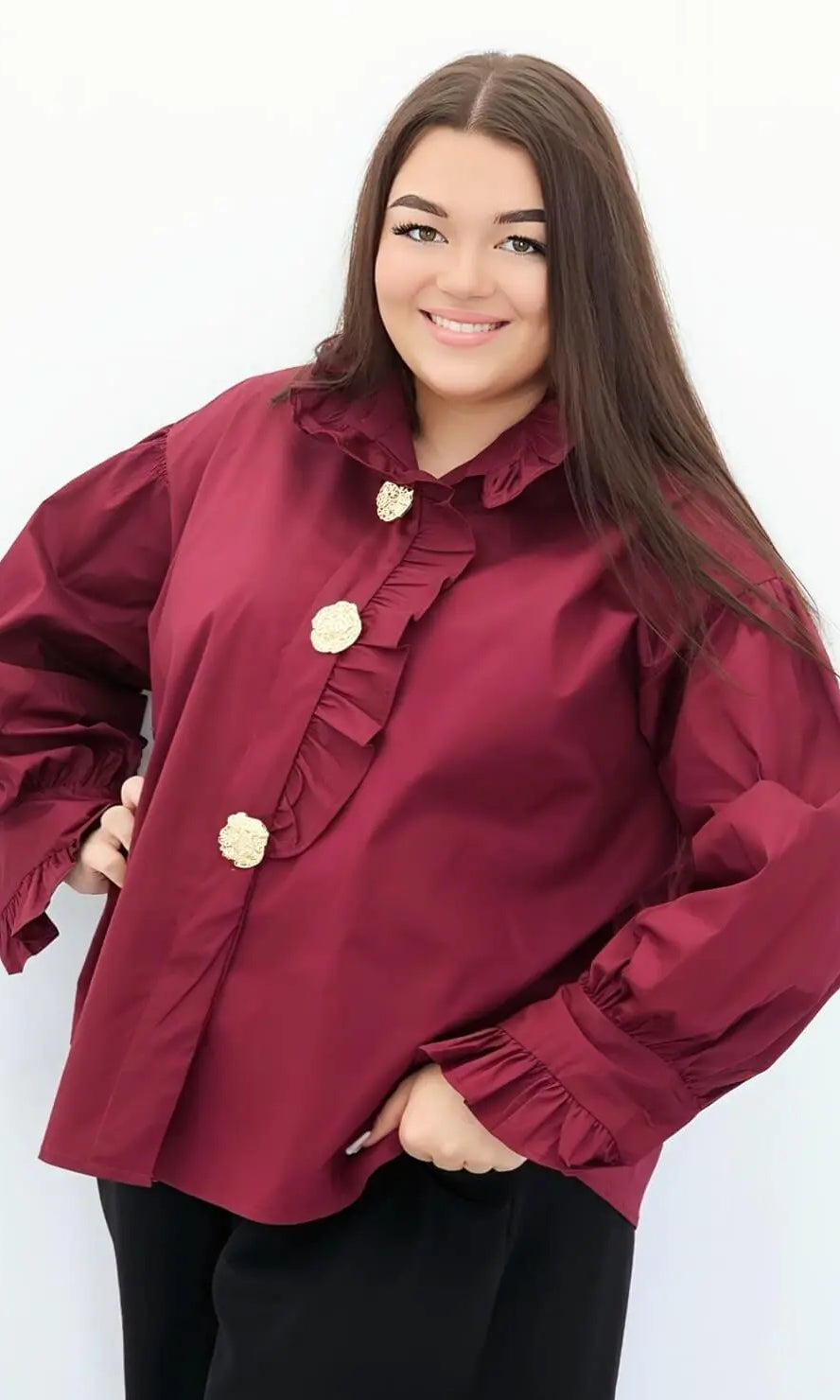 Koszula plus size z falbanką i złotymi guzikami – elegancja w nowoczesnym stylu Stylowa XL