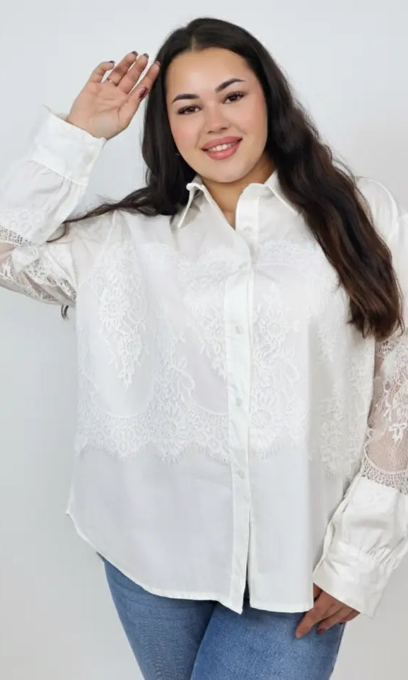 Koszula plus size z koronką – elegancja i szyk dla kobiet XL Stylowa XL