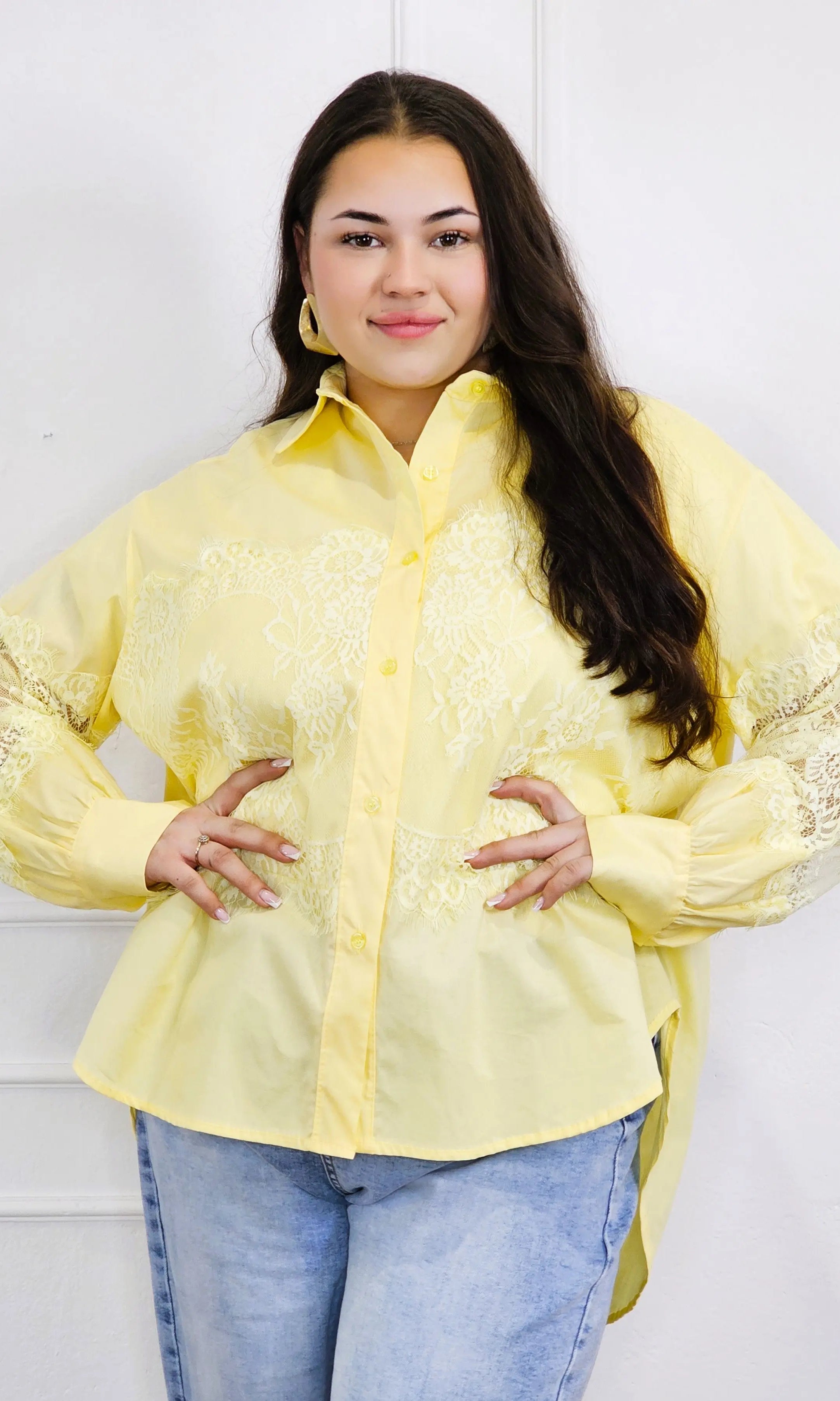 Koszula plus size z koronką – elegancja i szyk dla kobiet XL Stylowa XL