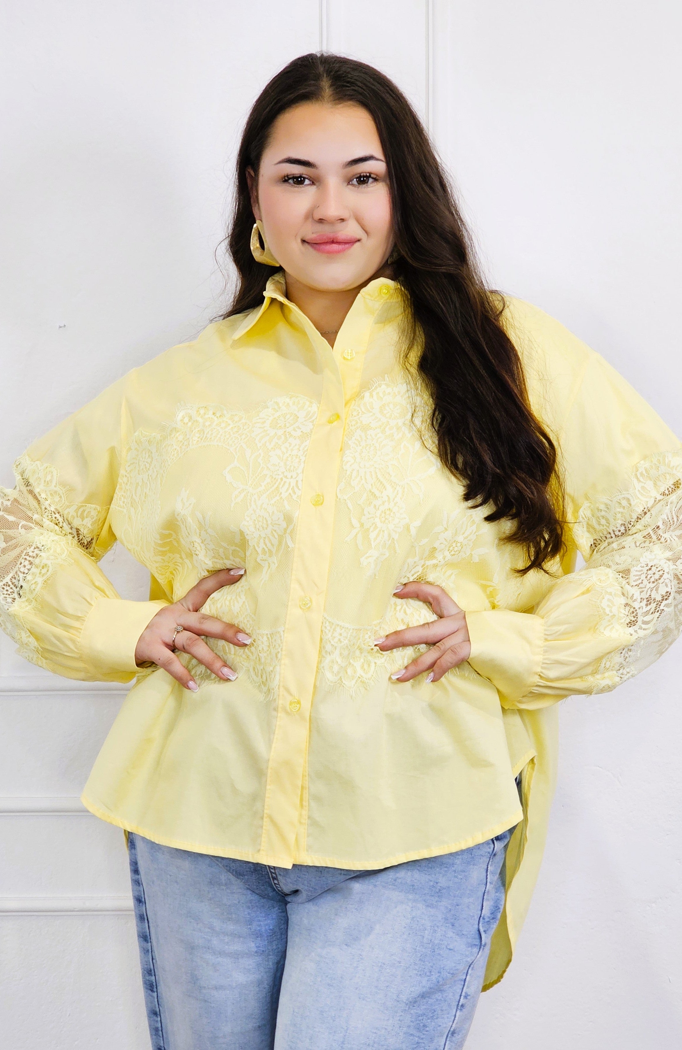 Koszula plus size z koronką – elegancja i szyk dla kobiet XL Stylowa XL