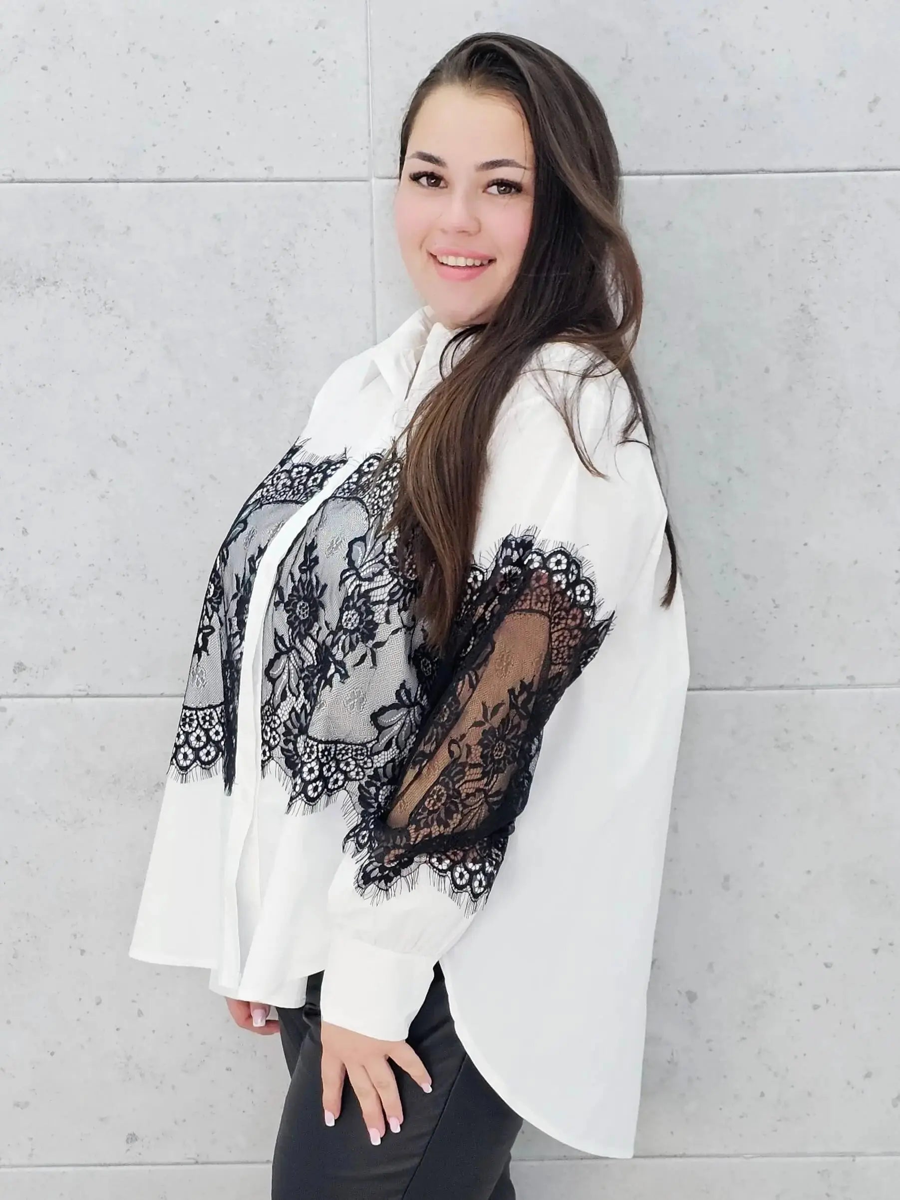 Koszula plus size z koronką – elegancja i szyk dla kobiet XL Stylowa XL