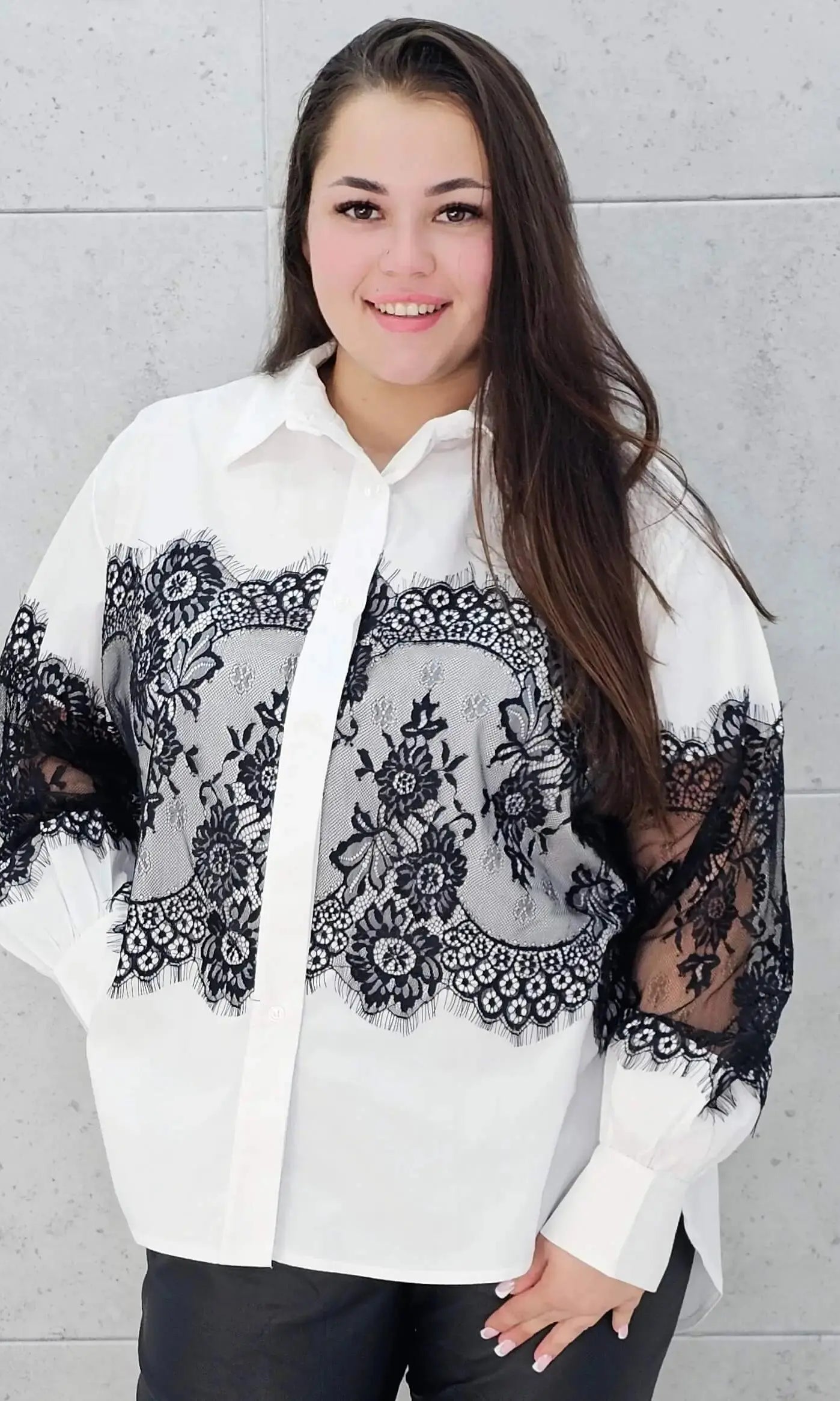 Koszula plus size z koronką – elegancja i szyk dla kobiet XL Stylowa XL