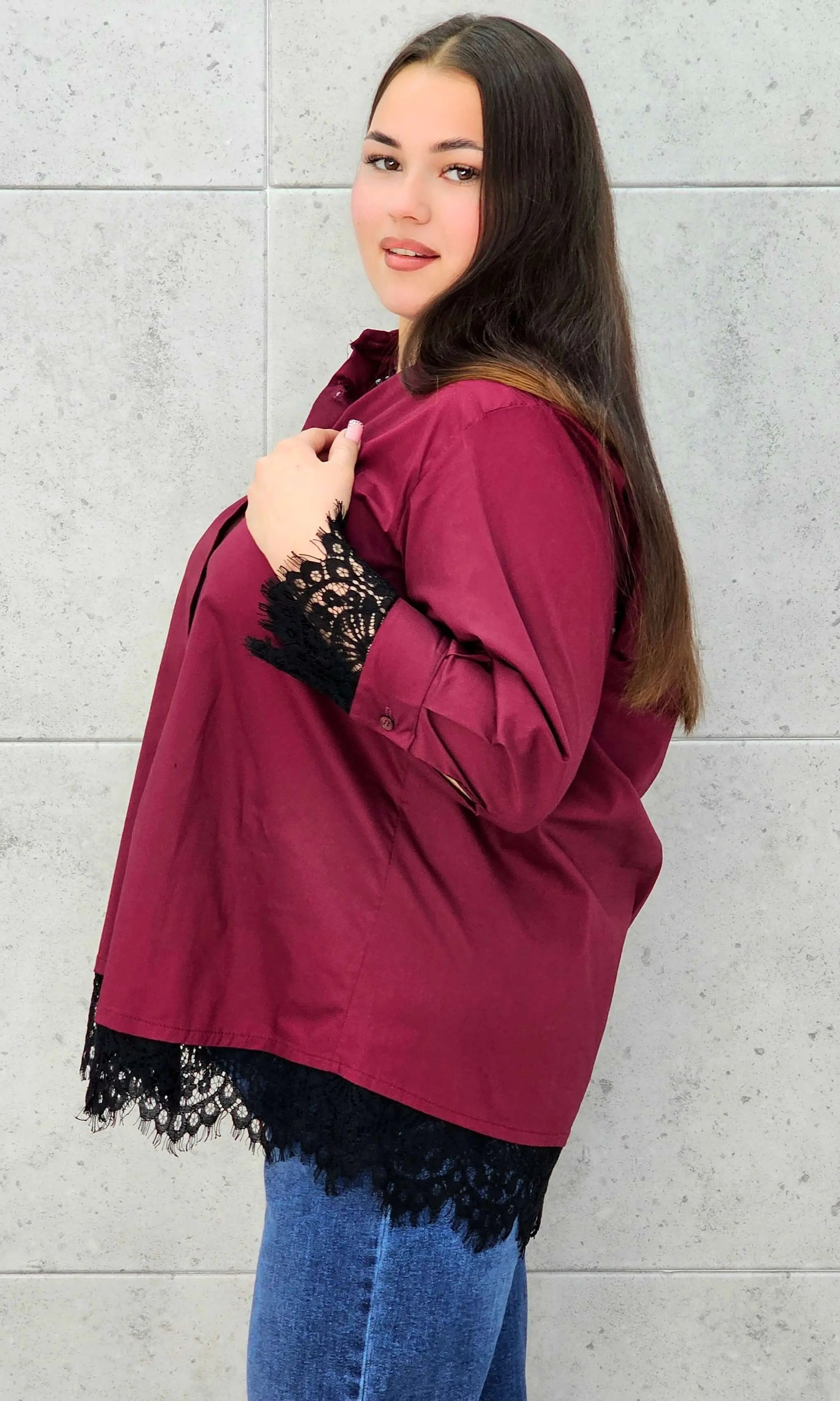 Koszula plus size z koronką– elegancka koszula XXL z koronkowym wykończeniem Stylowa XL