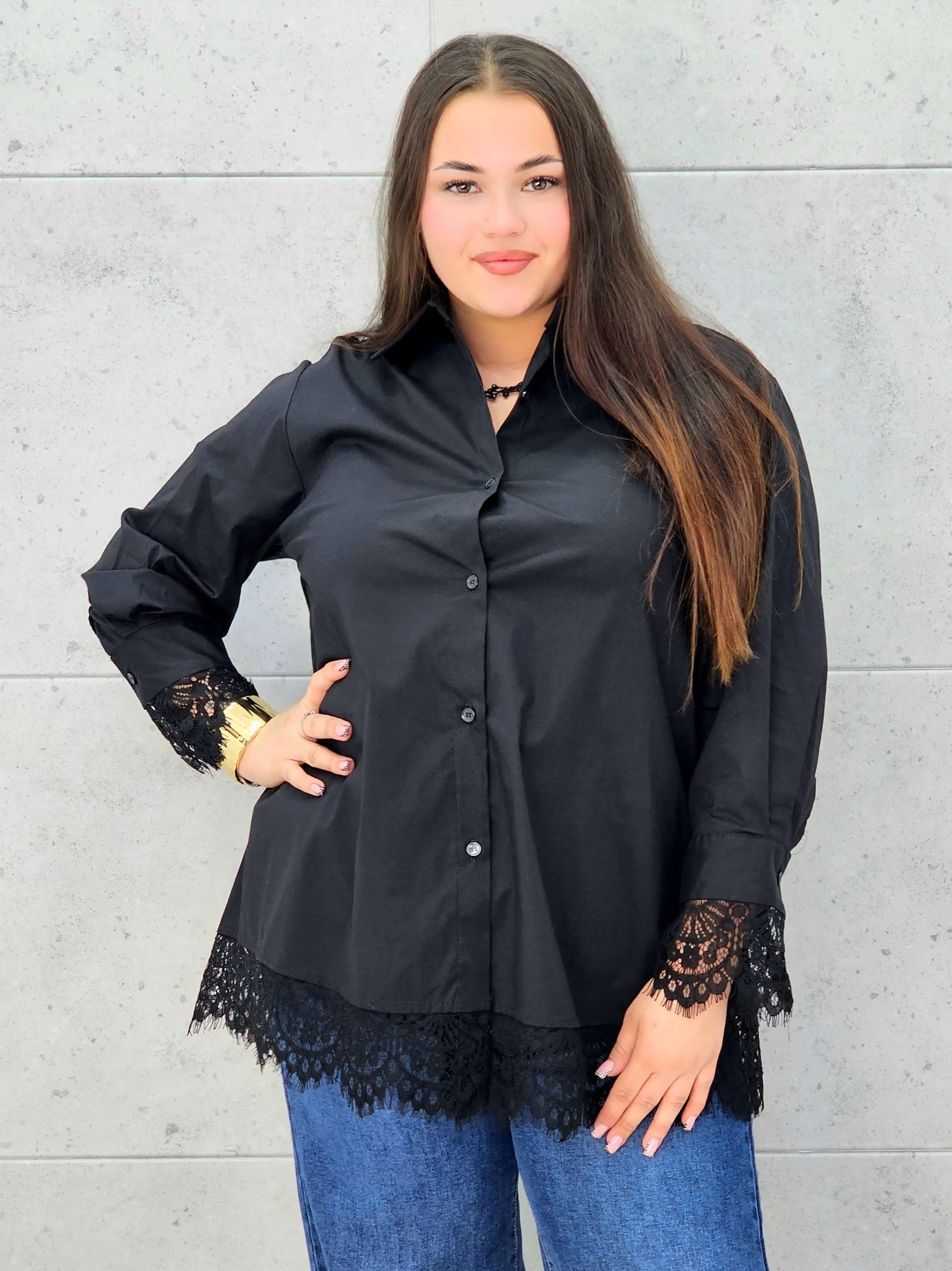 Koszula plus size z koronką– elegancka koszula XXL z koronkowym wykończeniem Stylowa XL