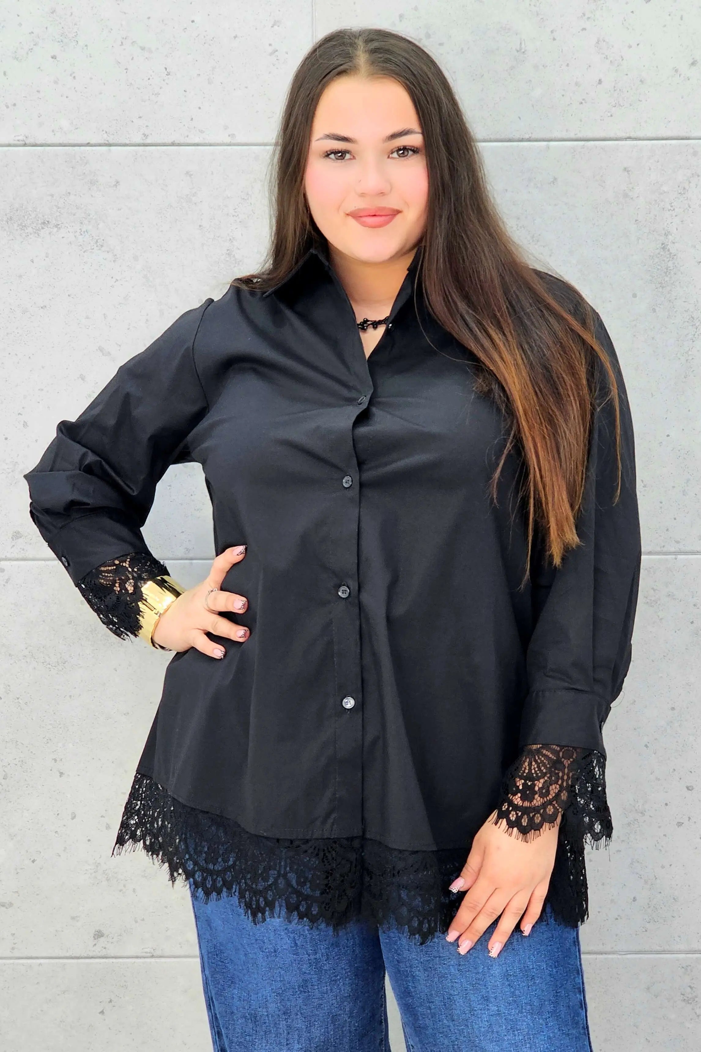 Koszula plus size z koronką– elegancka koszula XXL z koronkowym wykończeniem Stylowa XL