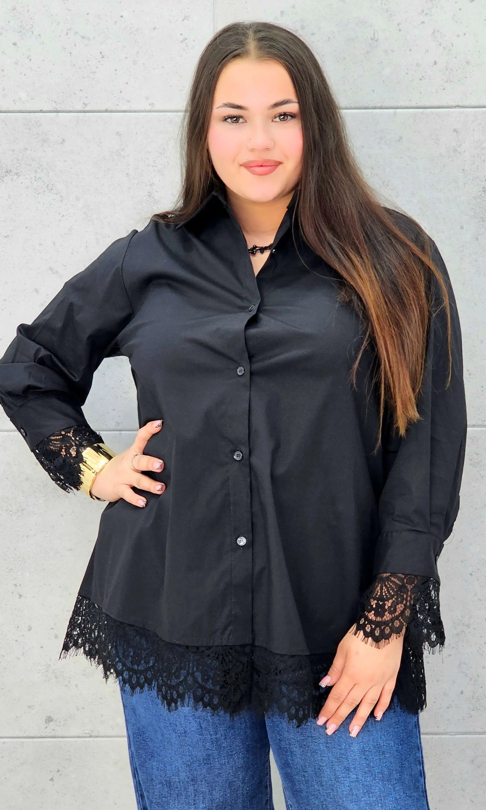 Koszula plus size z koronką– elegancka koszula XXL z koronkowym wykończeniem Stylowa XL