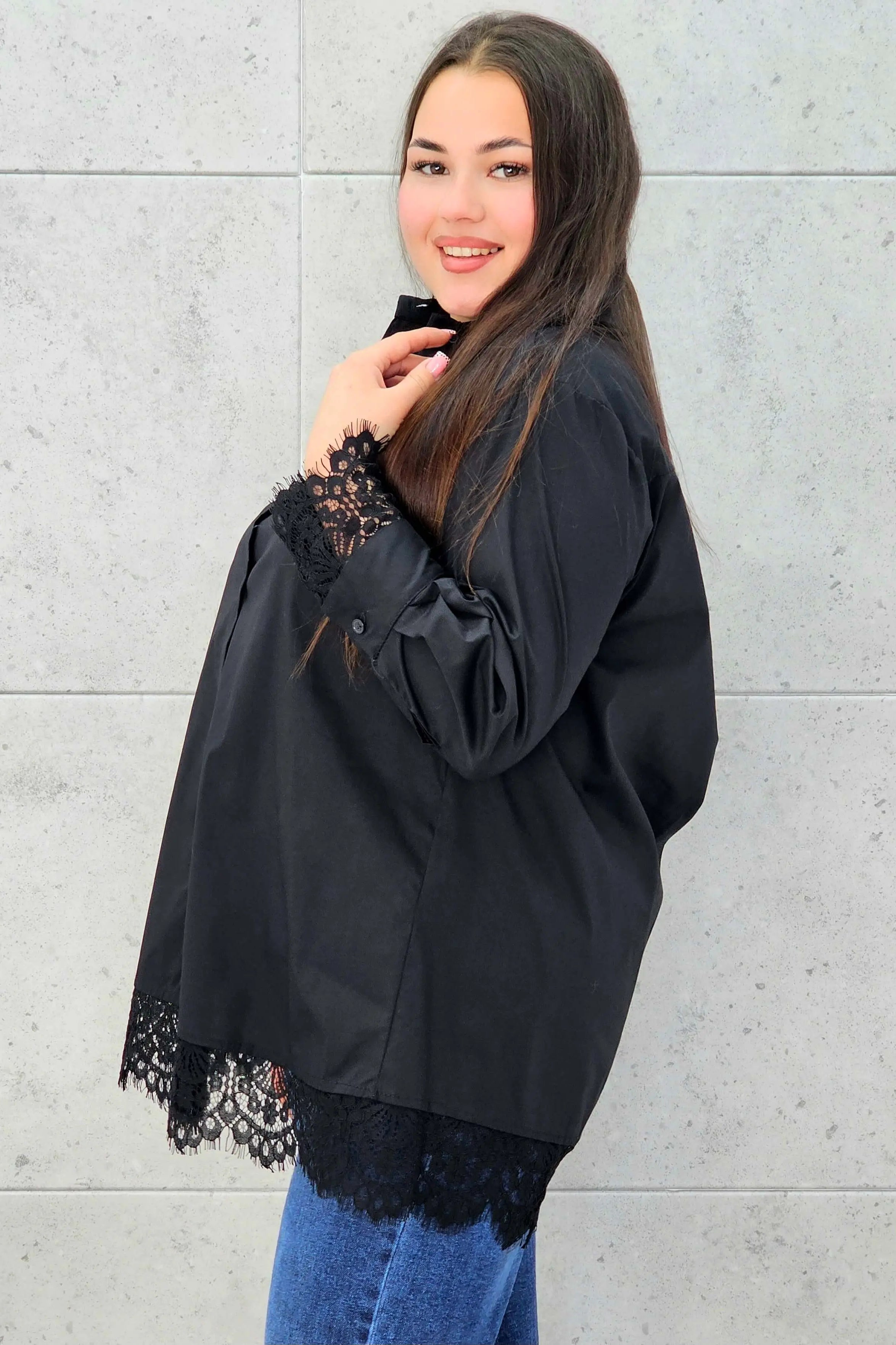 Koszula plus size z koronką– elegancka koszula XXL z koronkowym wykończeniem Stylowa XL