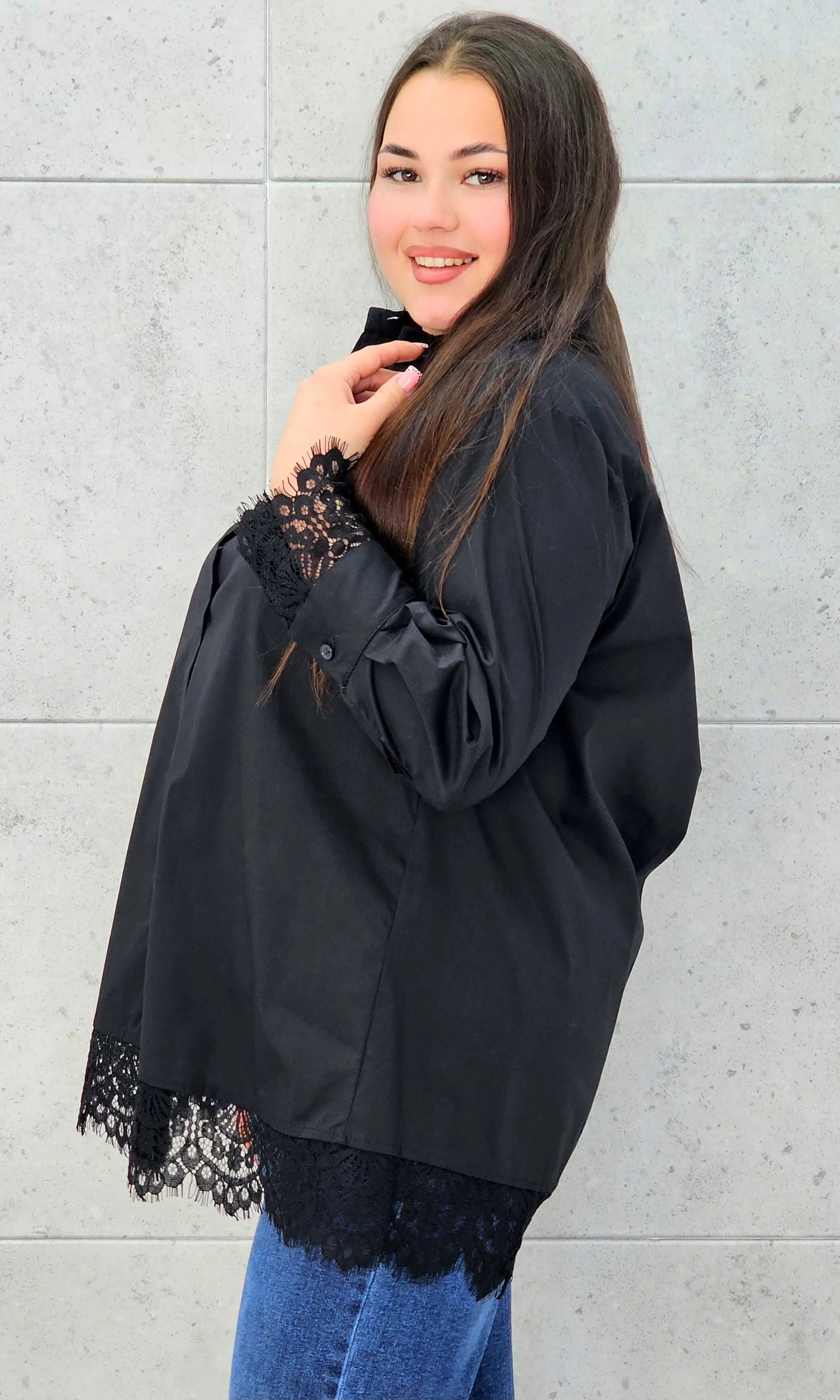Koszula plus size z koronką– elegancka koszula XXL z koronkowym wykończeniem Stylowa XL
