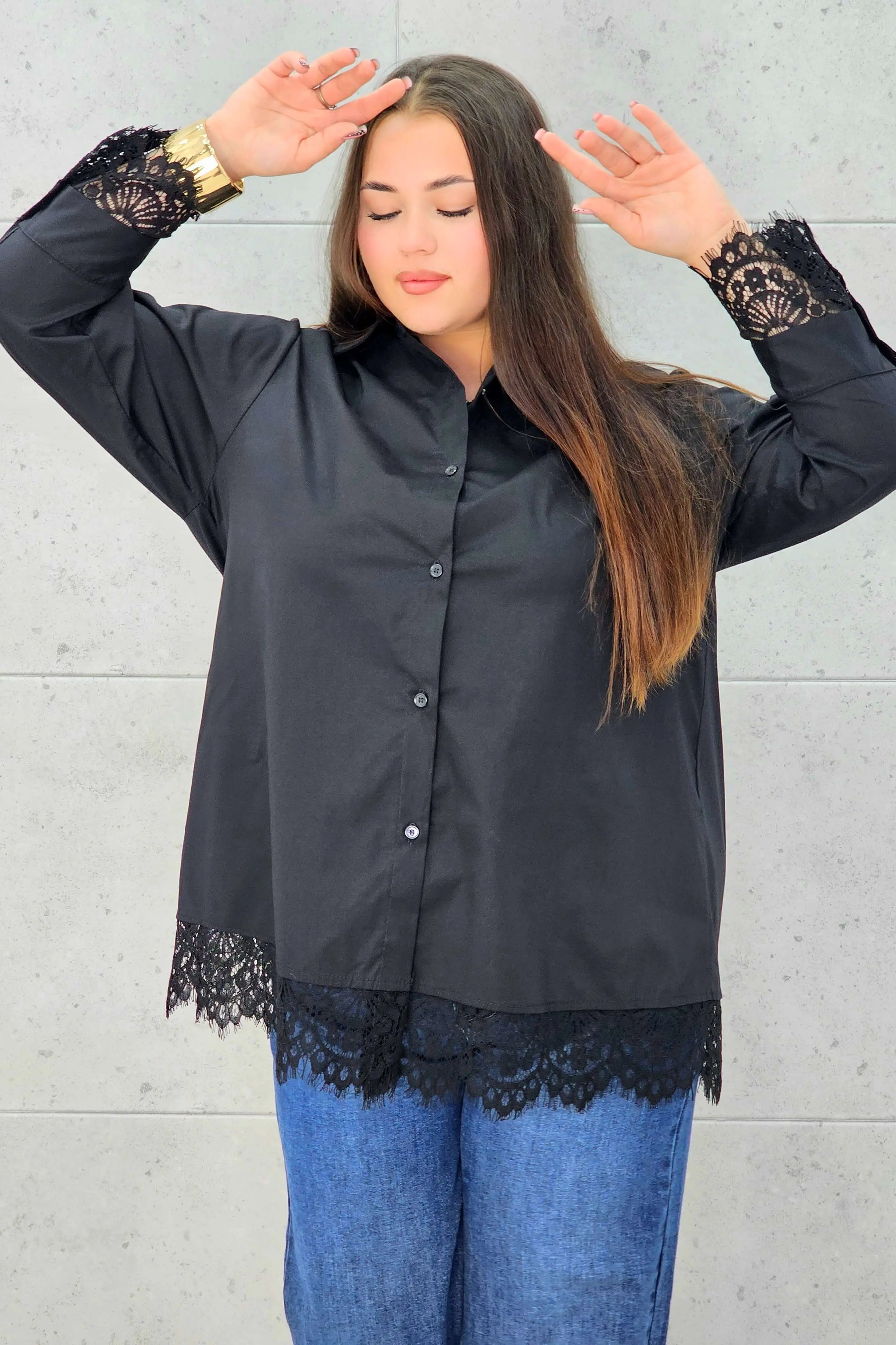 Koszula plus size z koronką– elegancka koszula XXL z koronkowym wykończeniem Stylowa XL