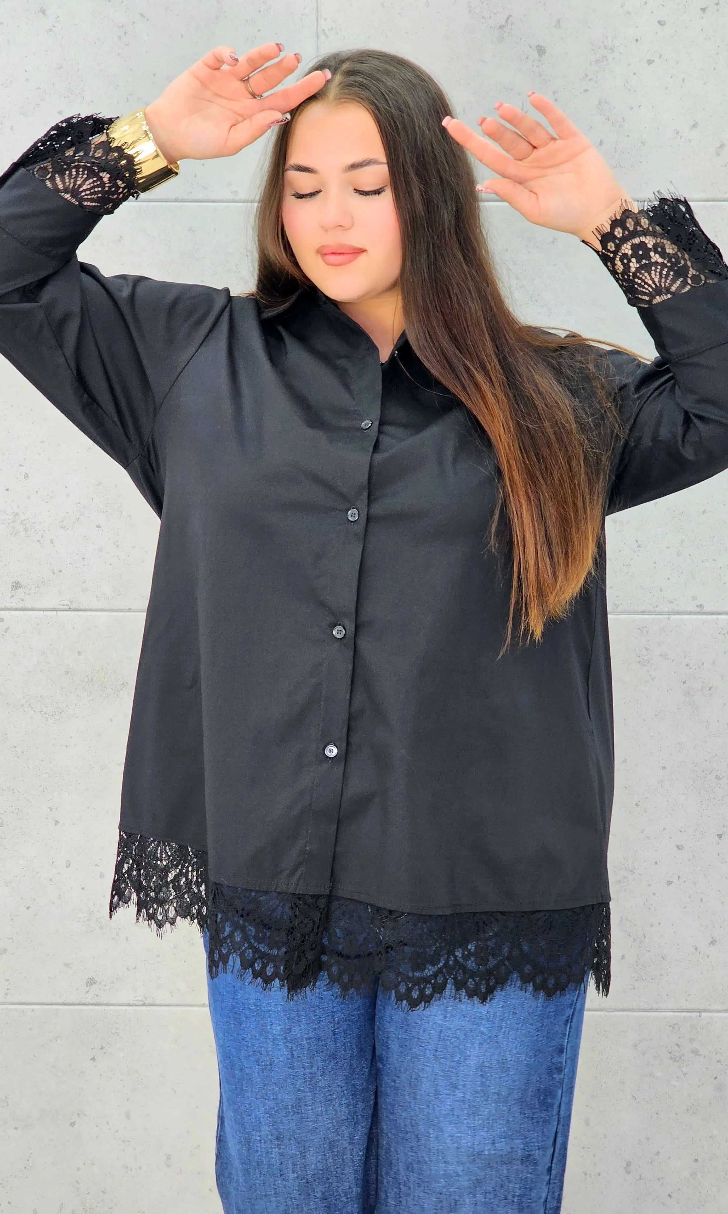 Koszula plus size z koronką– elegancka koszula XXL z koronkowym wykończeniem Stylowa XL